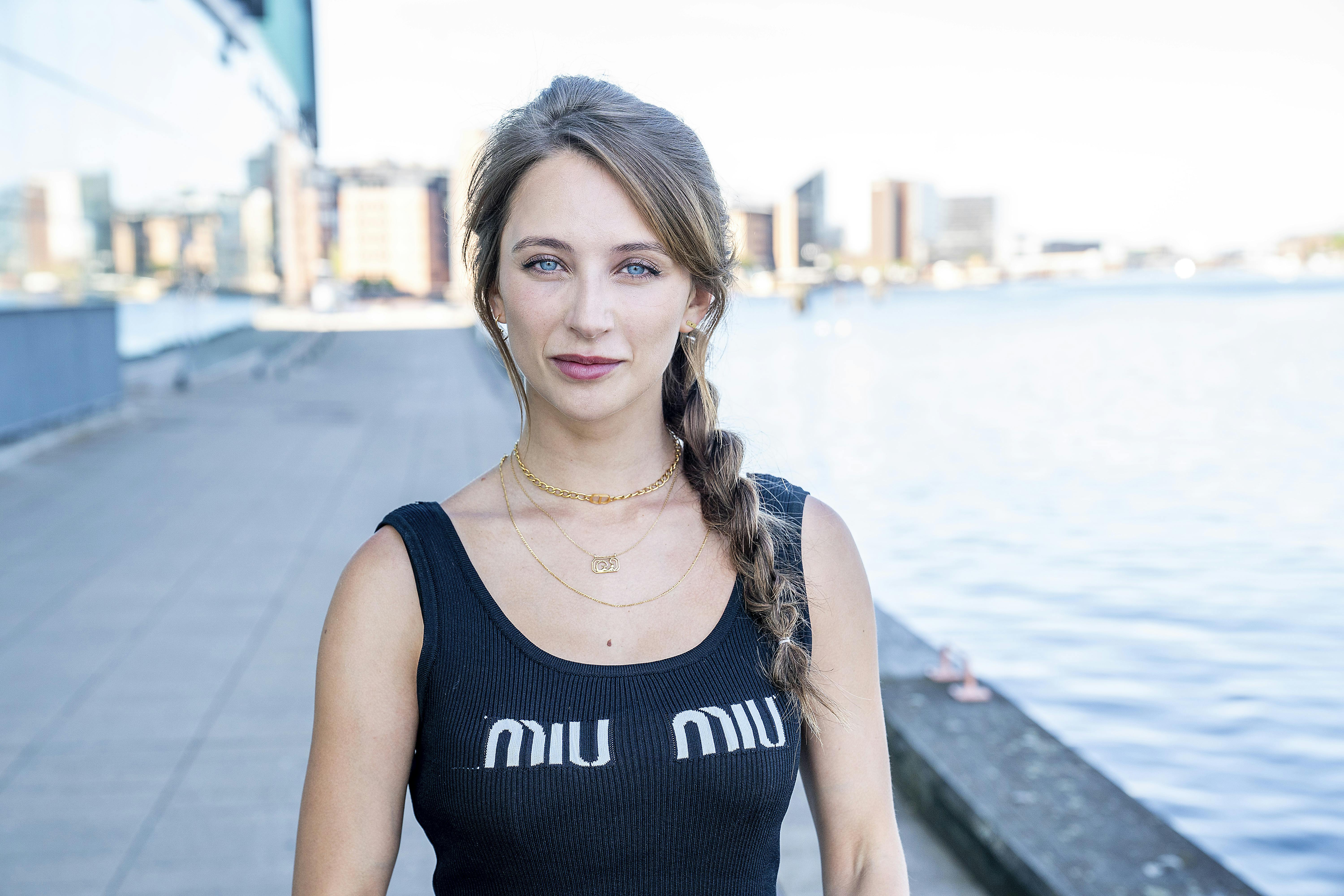 Nikita Klæstrup er færdig som tilrettelægger på "FBOY Island" og har nu fået job på Ekstra Bladet.