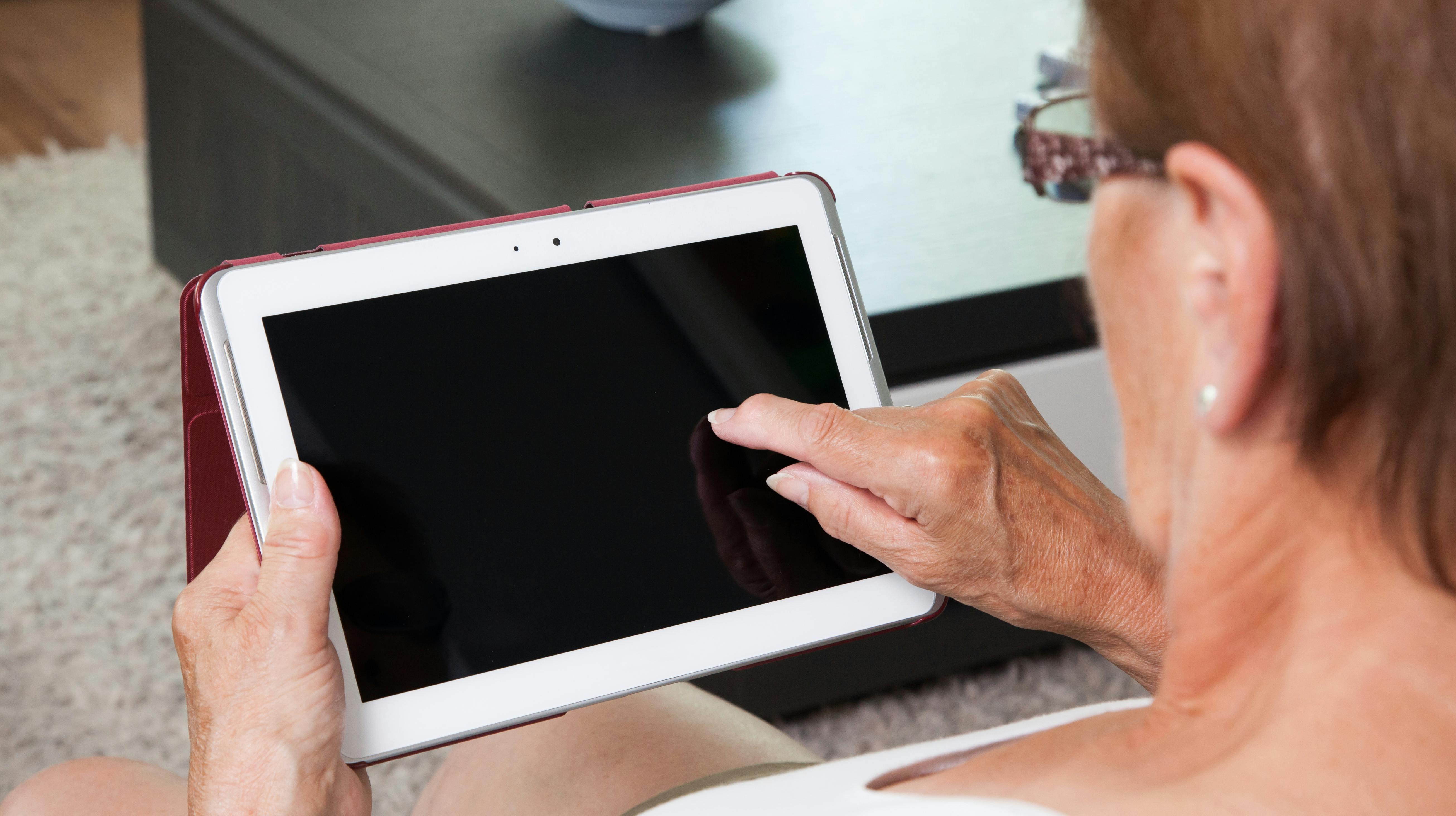 De ældre er blevet meget bedre til at bruge Messenger og FaceTime.