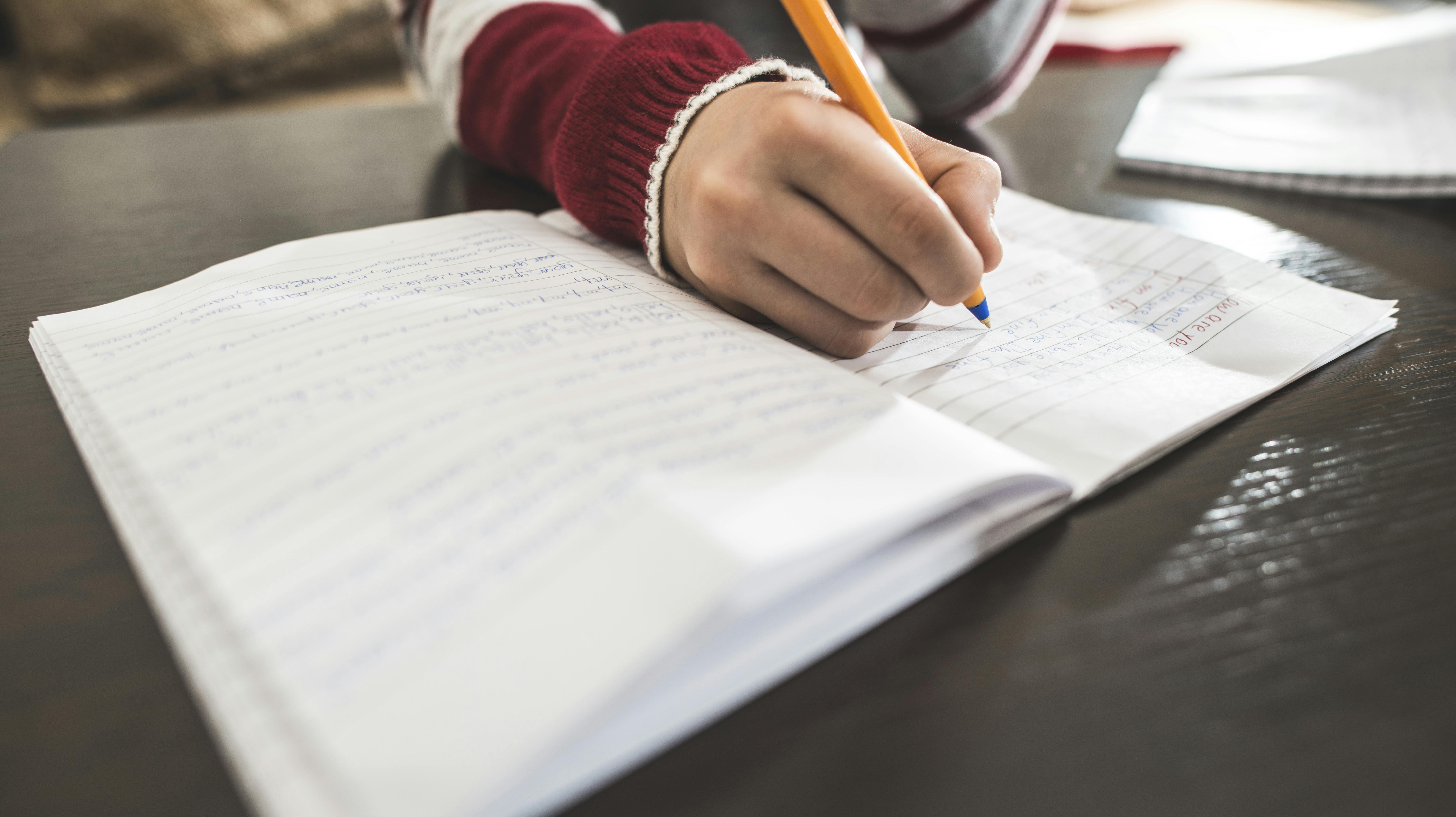Det har siden 2004 været frivilligt om man vil gøre brug af nyt komma. Anbefalingen fra Dansk Sprognævn har dog været at gøre det. Men fra slutningen af næste år, når den nye udgave af Retskrivningsordbogen udkommer, frafalder denne anbefalin