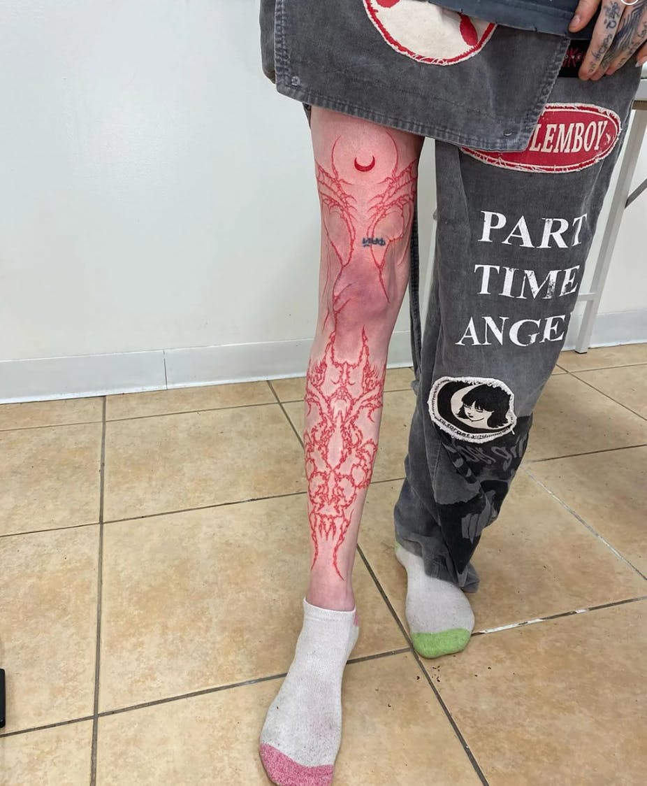 https://imgix.seoghoer.dk/2023-06-04/grimes-tatovering.png