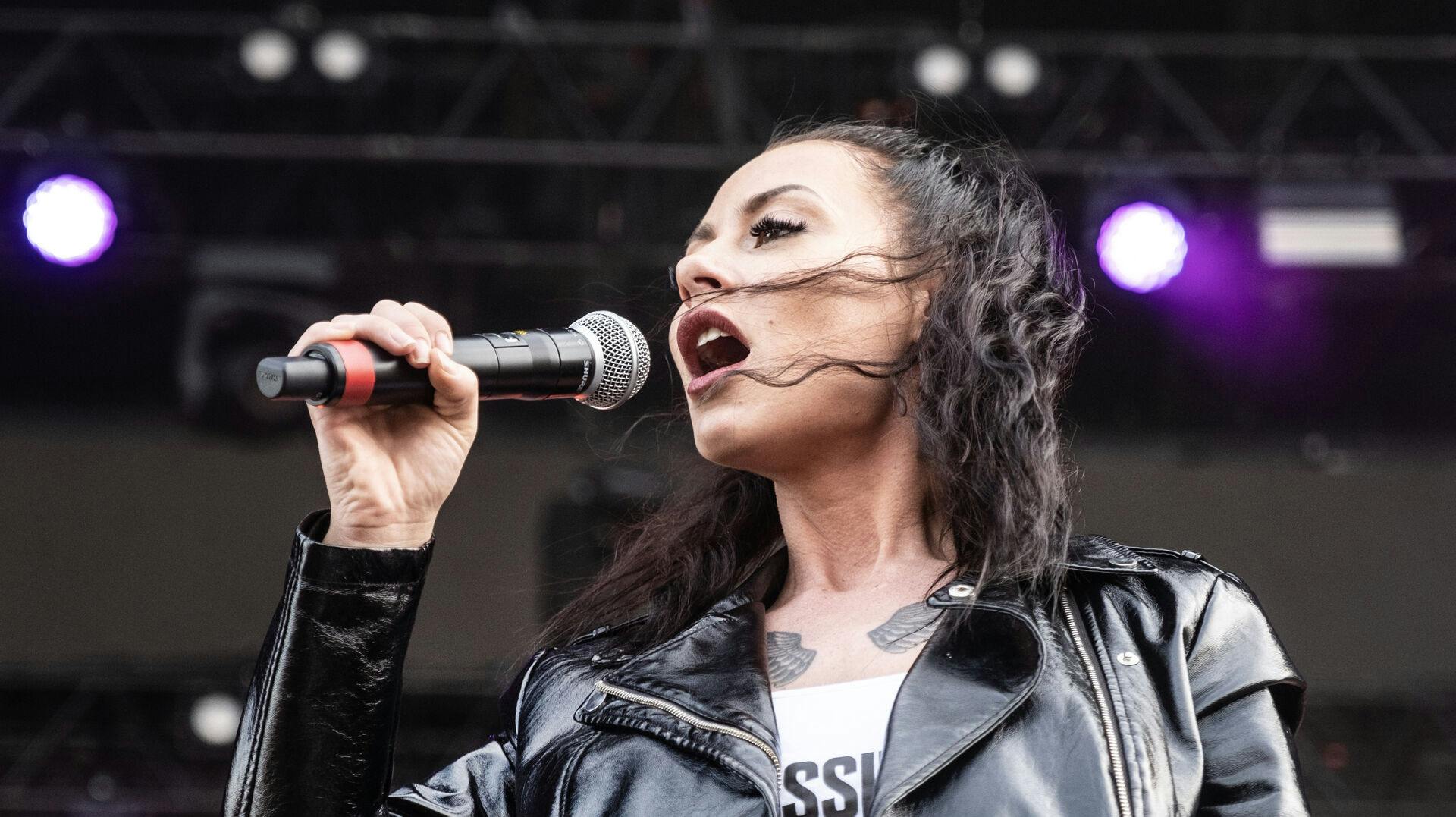 Tessa har blandt andet lavet nummeret "Blæstegnen", hvor tidligere statsminister Helle Thorning-Schmidt optræder i musikvideoen.