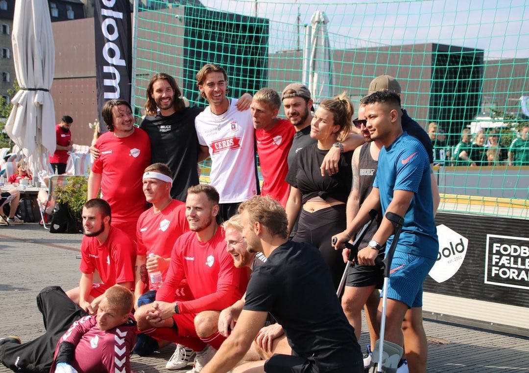 Art må bruge krykker - og sidde på sidelinjen - de næste mange måneder. 