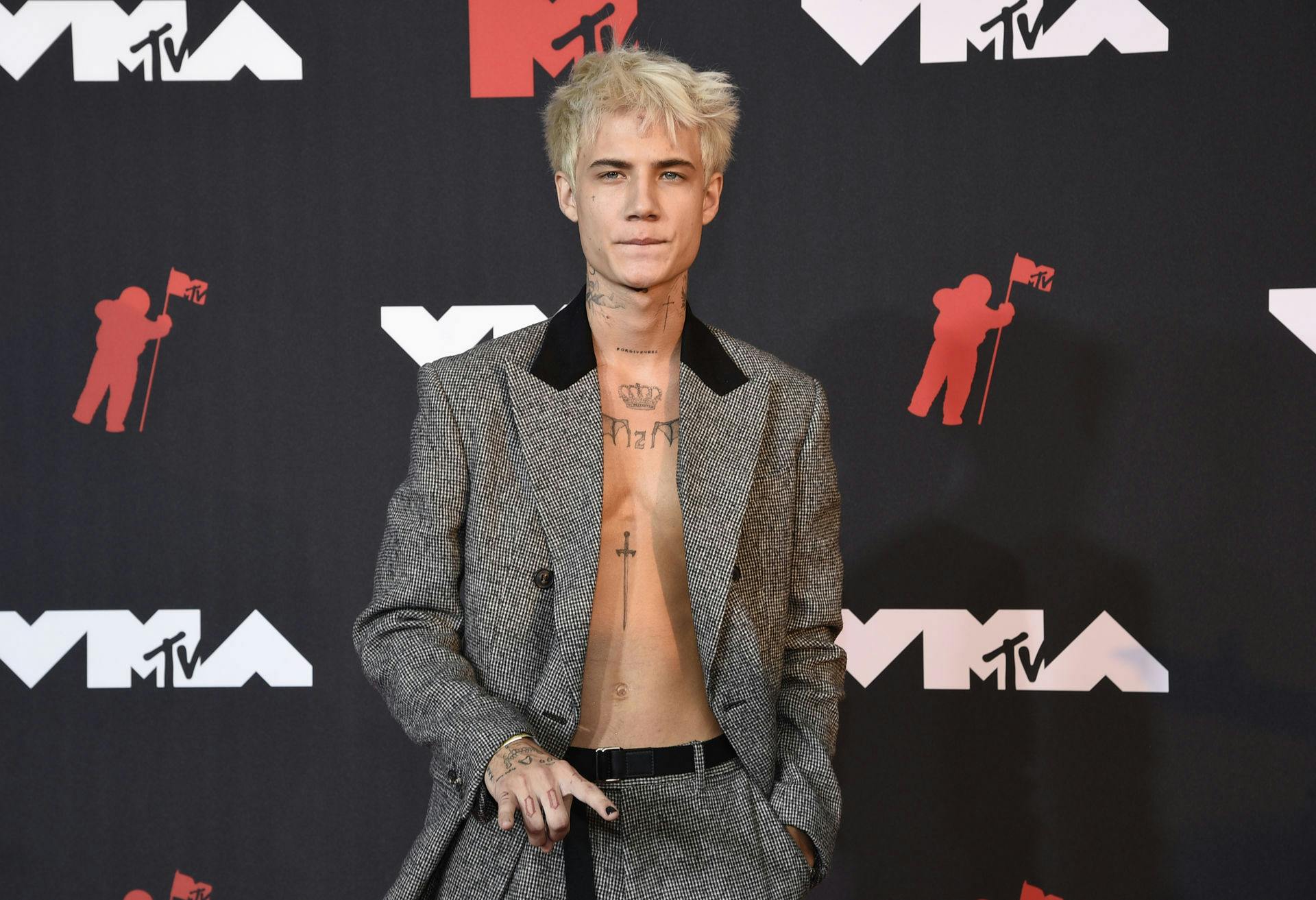 TikTok-stjernen og musikeren Jaden Hossler trækker stikket for at fokusere på sit mentale helbred.