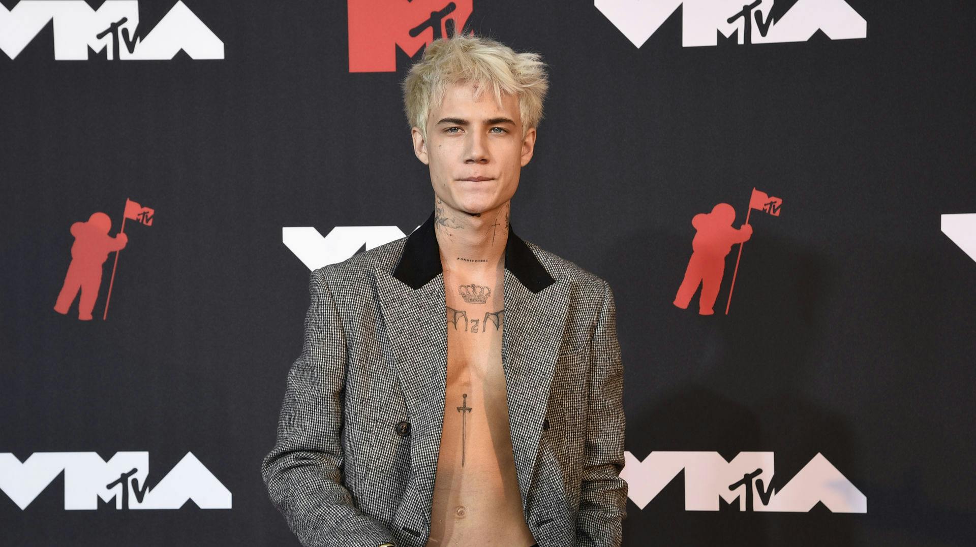 TikTok-stjernen og musikeren Jaden Hossler trækker stikket for at fokusere på sit mentale helbred.