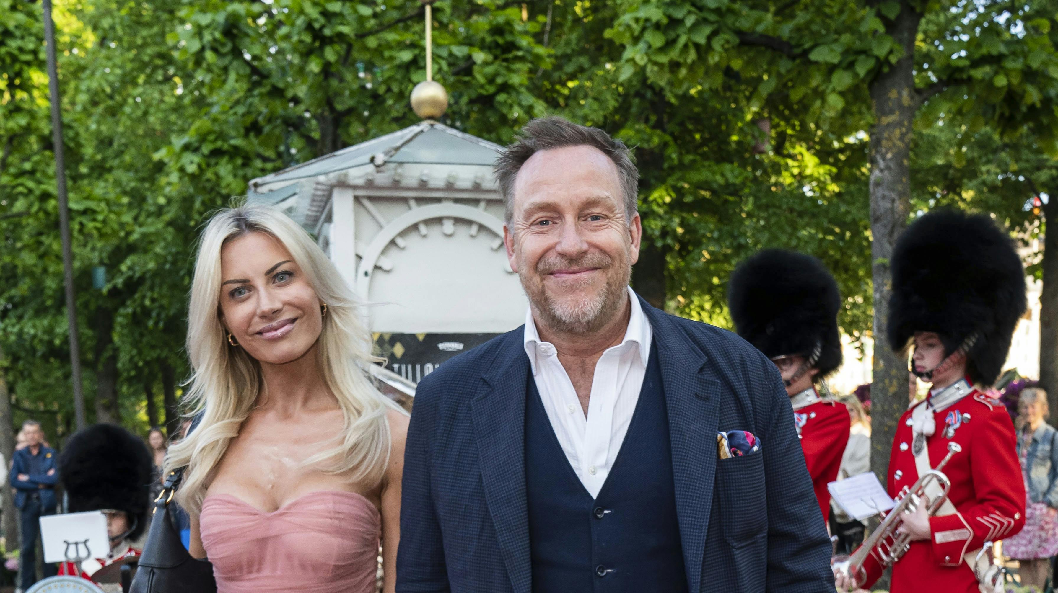 Der skal virkelig cykles til, hvis vægten skal holdes hjemme ved parret – altså i hvert fald hvis Adam Price bruger lige så meget smør i privaten som på tv. 