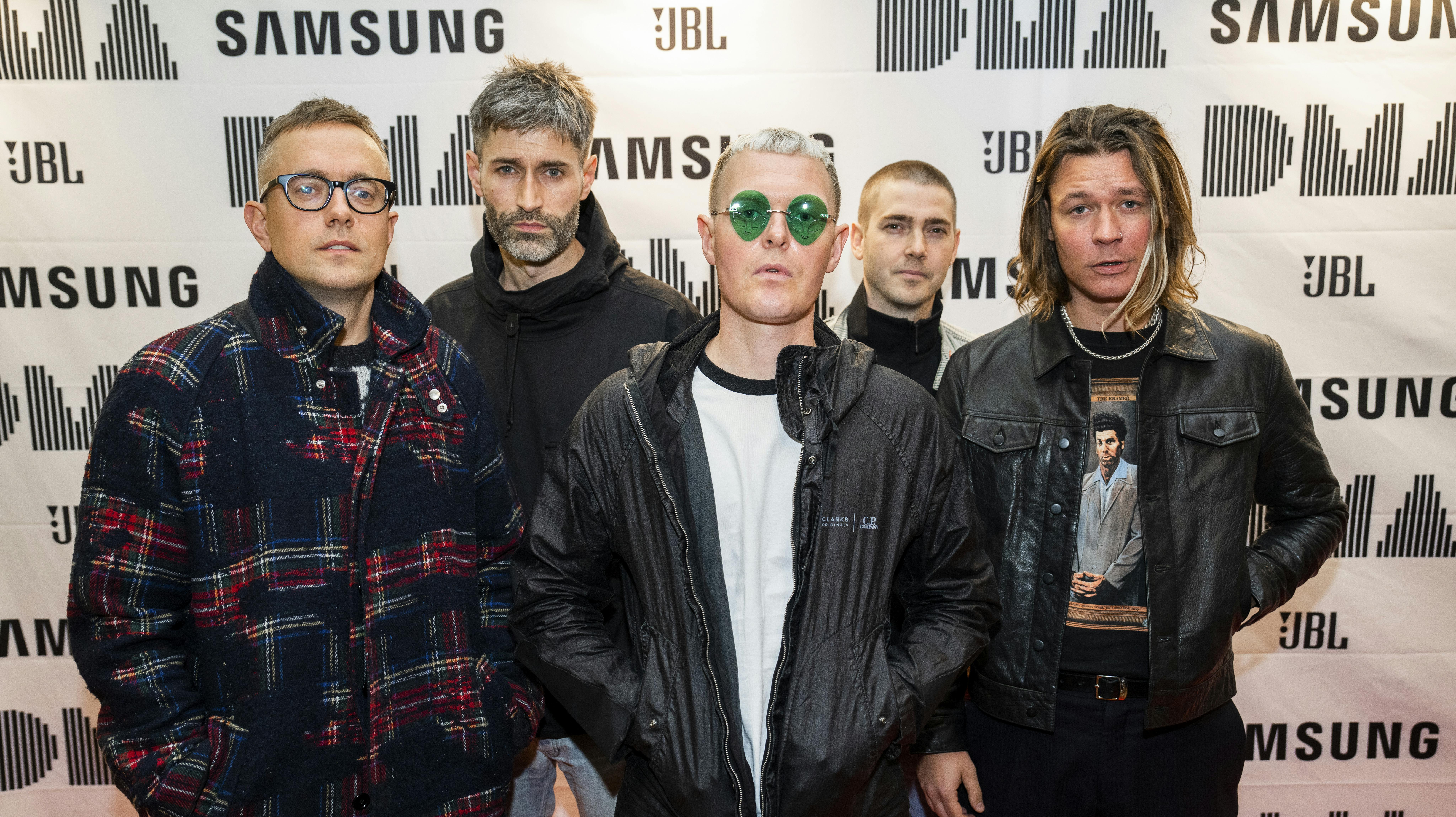 Lægerne har sagt, at Louis Barnholdt Clausen ikke må spille koncerter, og derfor skal Rasmus Littaur nu være afløser denne sommer.