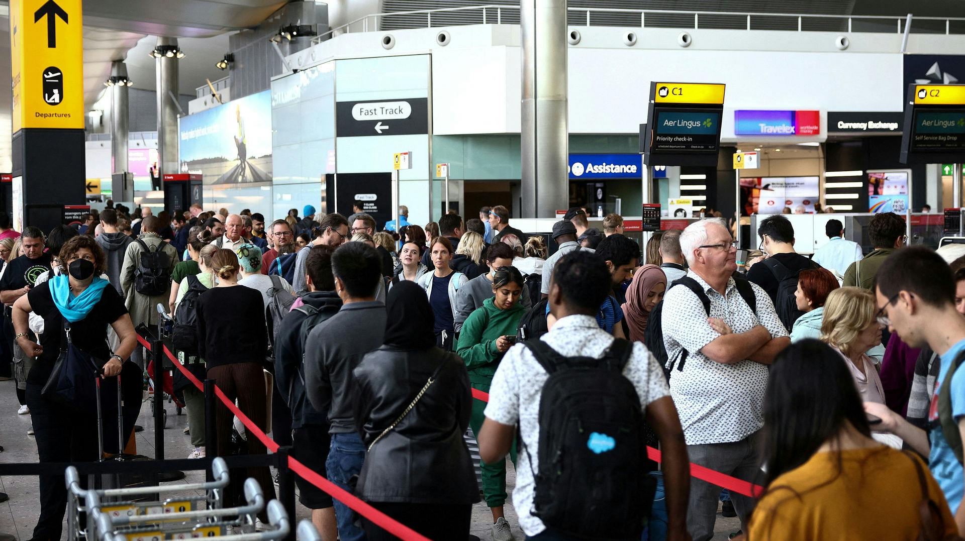 Passagerer i en af Europas mest travle lufthavne bør nok forberede sig på kø den kommende tid. I 31 dage vil sikkerhedspersonale i Heathrow lufthavn strejke, efter at deres fagforening har afvist en lønstigning, de ikke mener, er høj nok.