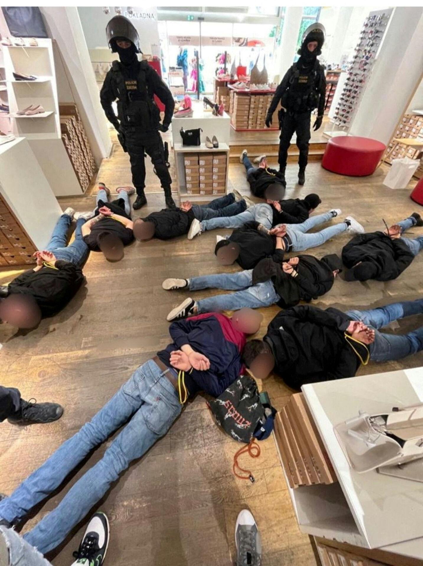 Flere er blevet anholdt i forbindelse med optøjerne.