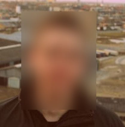 Denne 37-årige mand er tiltalt for at have voldtaget, dræbt og parteret den 22-årige sygeplejerskestuderende Mia Skadhauge Stevn.
