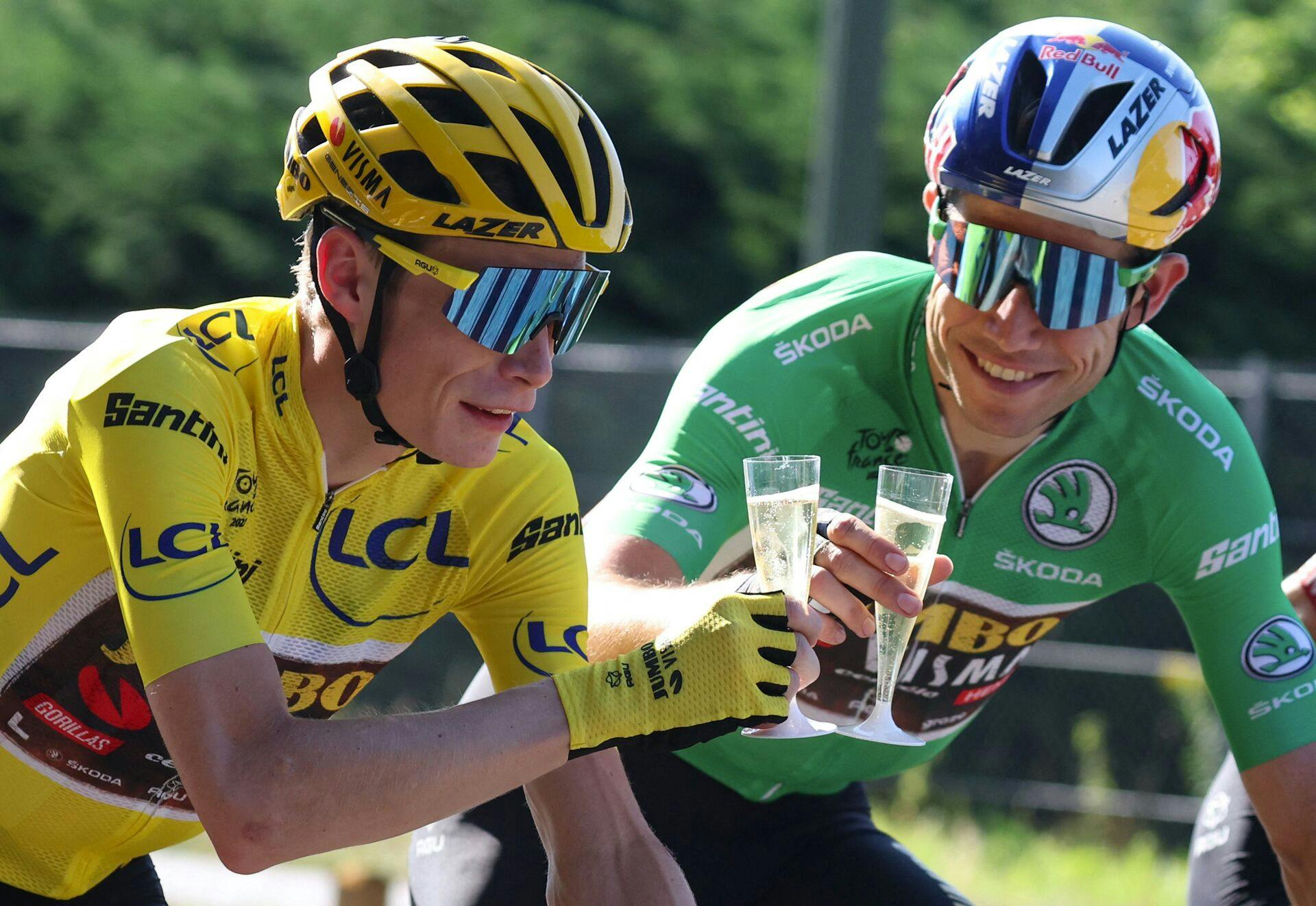 Senere i Tour de France var der ingen tvivl om van Aerts loyalitet til Jonas Vingegaard, der endte med den samlede sejr. Wout van Aert vandt den grønne pointtrøje.
