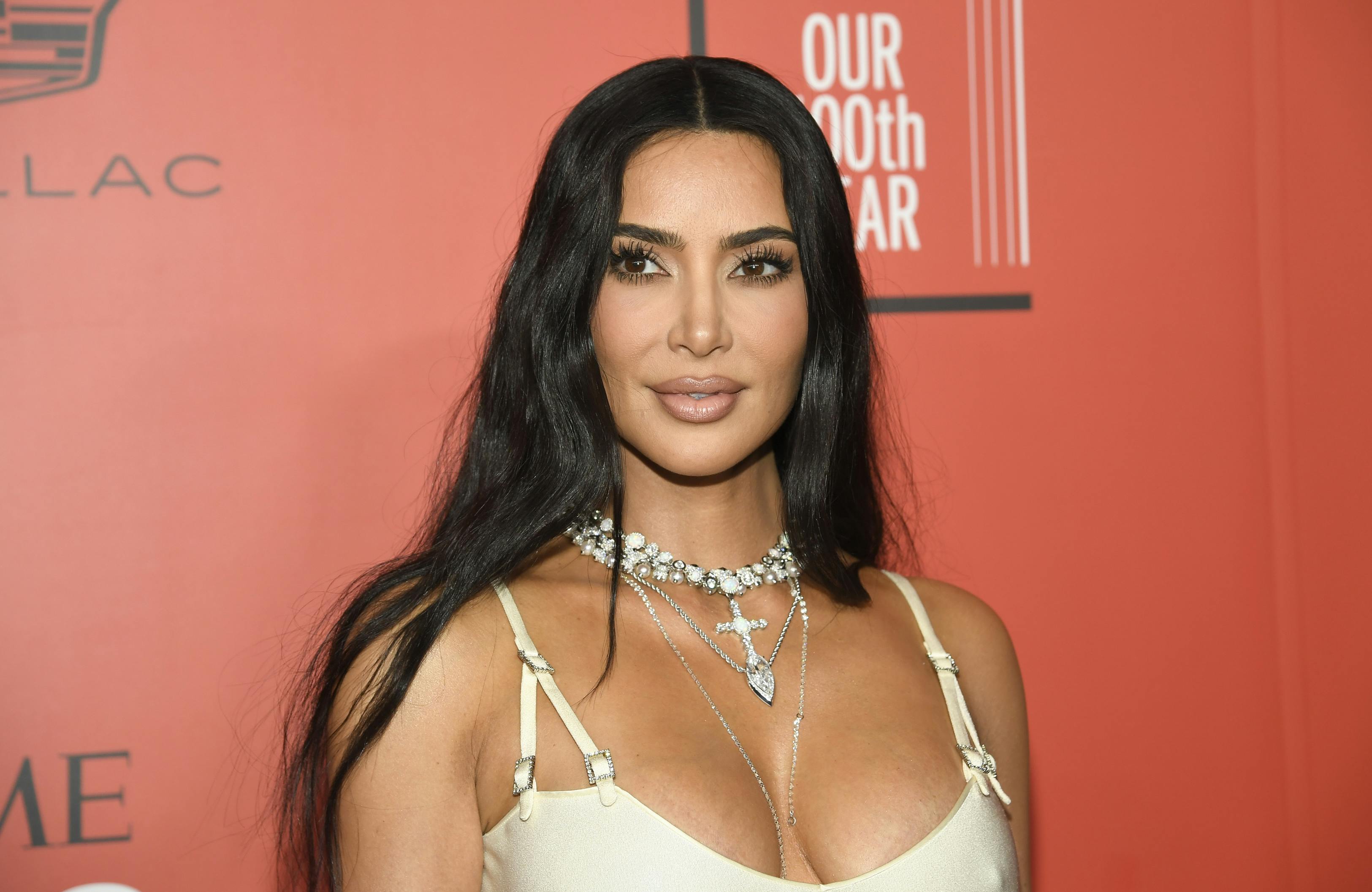 Selv om Kim Kardashianer vant til at smide klunset foran hele verden, så kan hun også være blufærdig.
