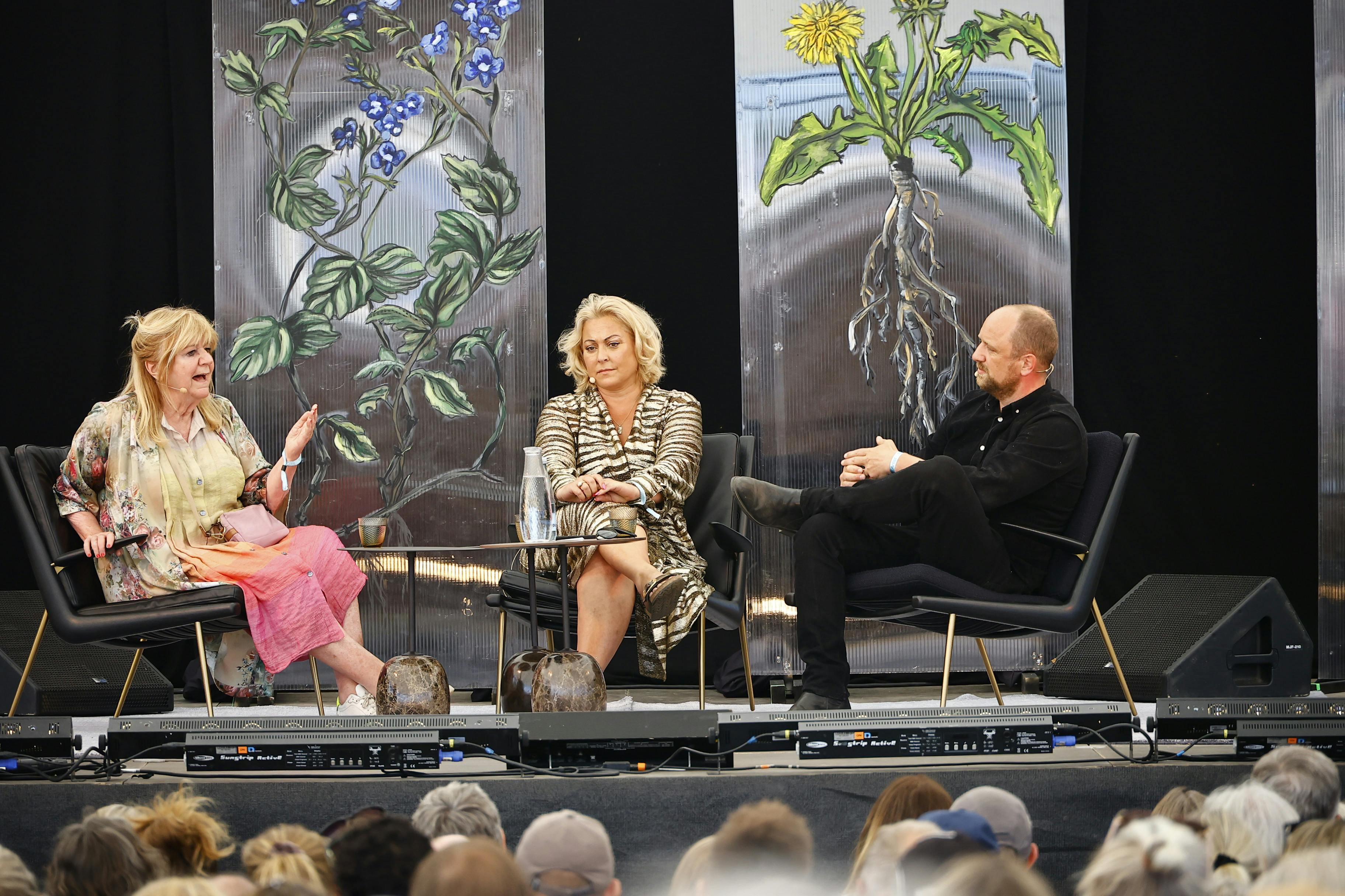 Ulla Terkelsen er født i Aarhus.