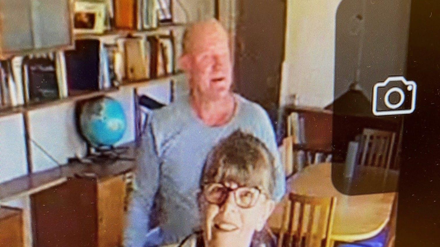 Fyns Politi efterlyser to gerningspersoner, der begik indbrud i en landeejendom i Broby den 21. april 2023.