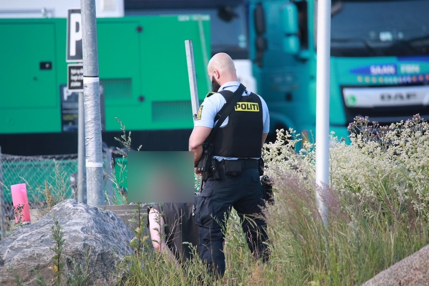 Her er den 23-årige mand netop blevet anholdt efter at have skudt mod helt tilfældige mennesker i shoppingcenteret Field's.
