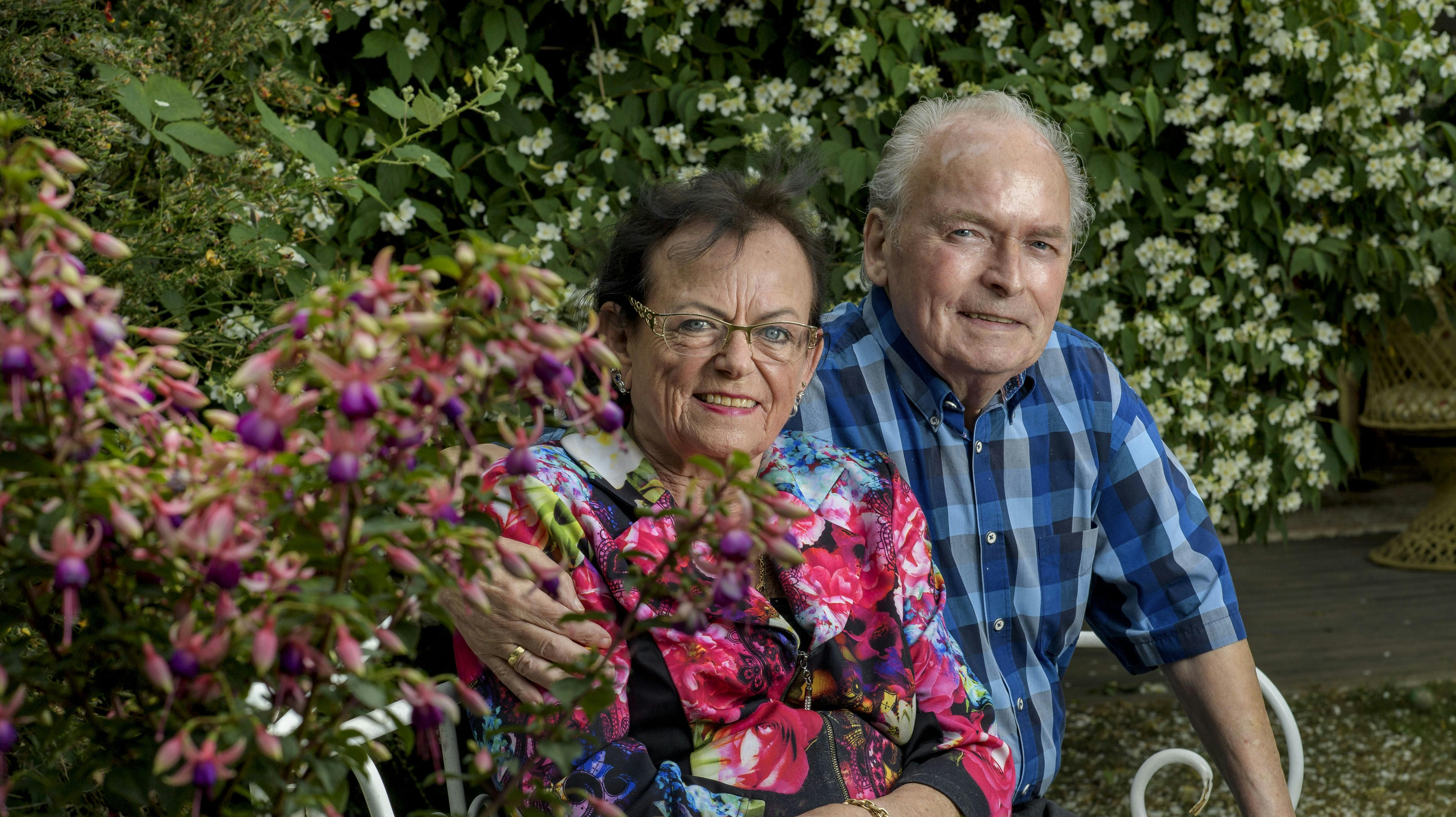 Her er June og Peter Belli fotograferet ved deres hjem i anledning af sangerens 75-års fødselsdag tilbage i 2018.&nbsp;