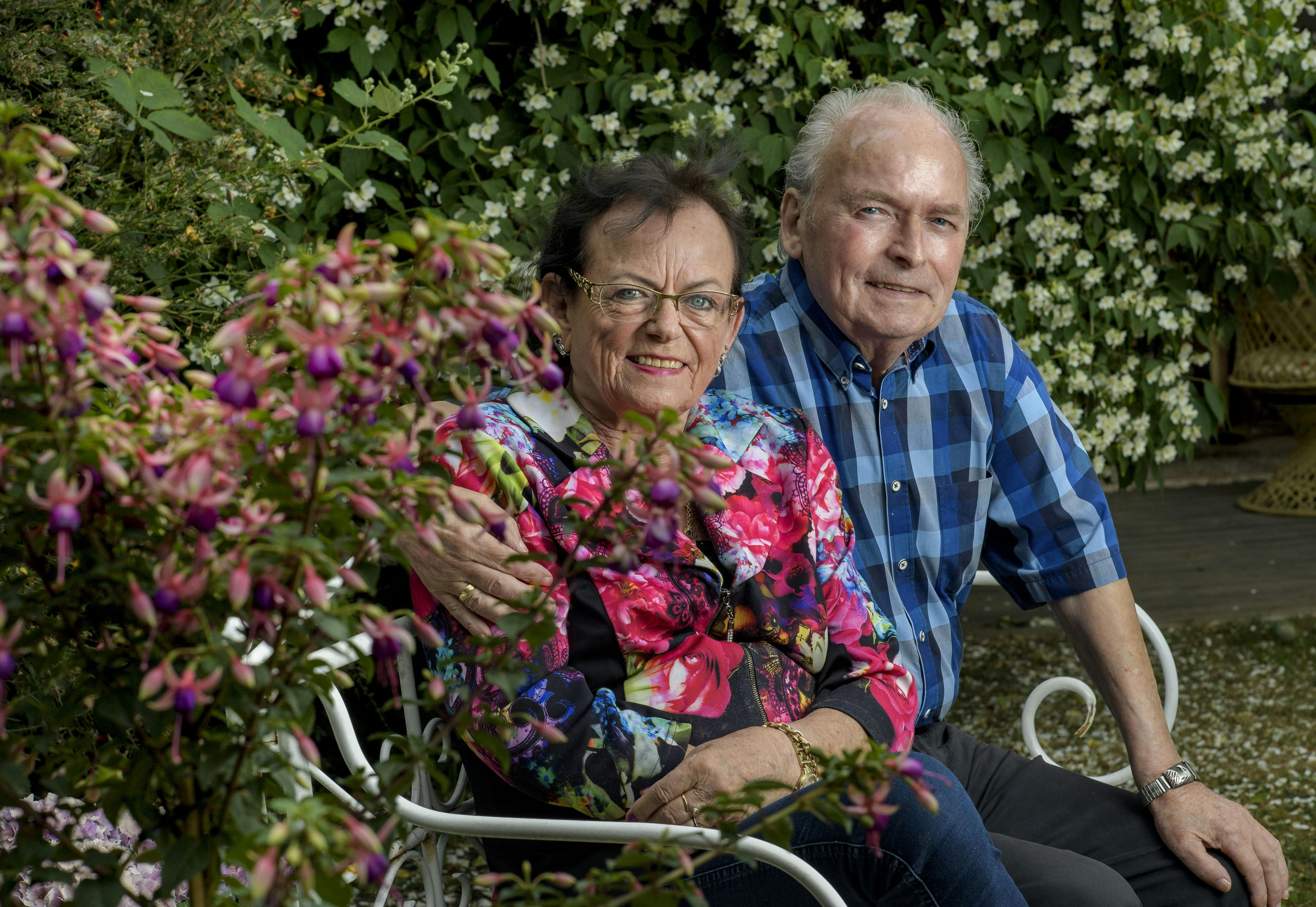 Her er June og Peter Belli fotograferet ved deres hjem i anledning af sangerens 75-års fødselsdag tilbage i 2018.&nbsp;