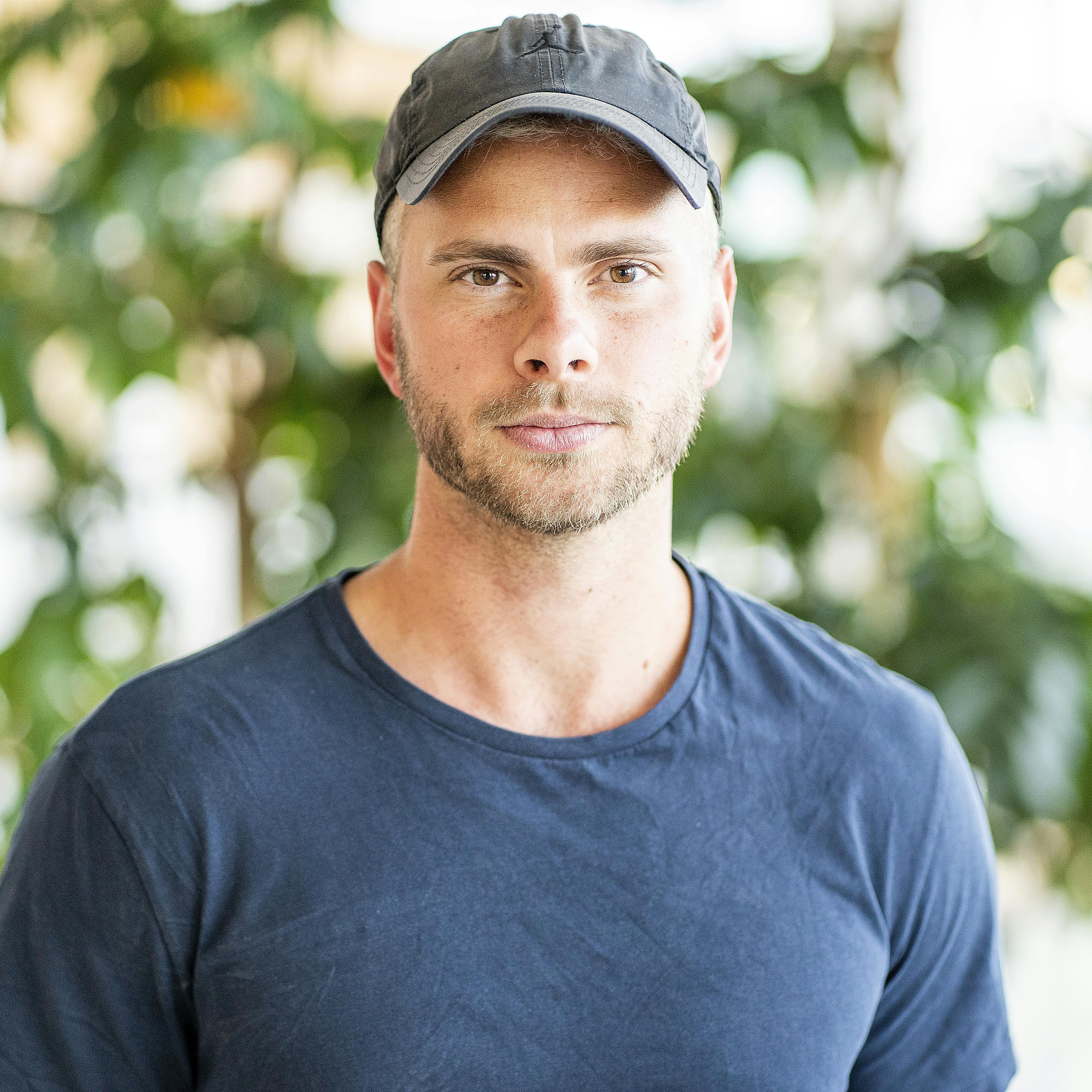 Efter de første tre uger føler Stig Henriksen, der allerede har tv-erfaring fra første sæson af DR-programmet "Vild kærlighed", at han spilder tiden i "Bachelorette".