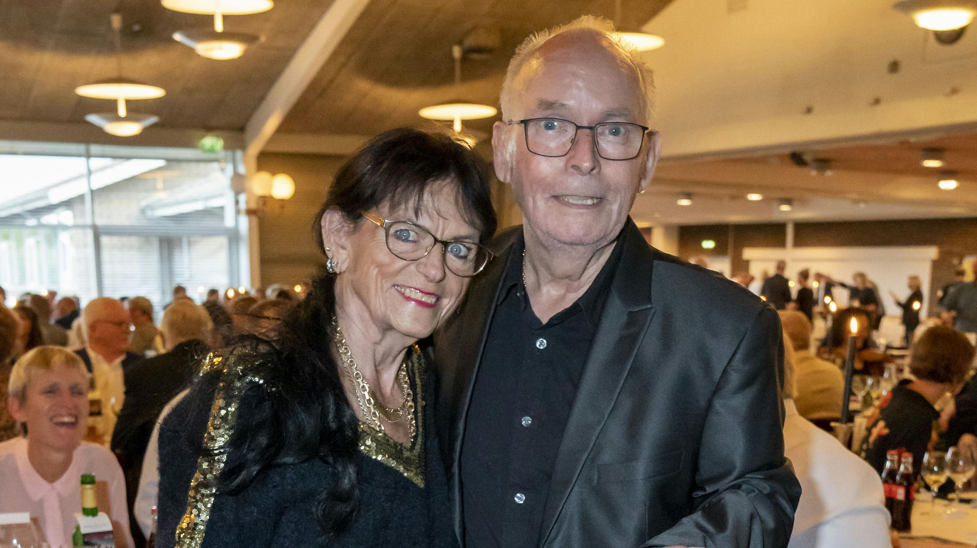 Det sidste foto, SE og HØR har af Peter Belli, er fra 2020, hvor han står med sin hustru June Belli. 