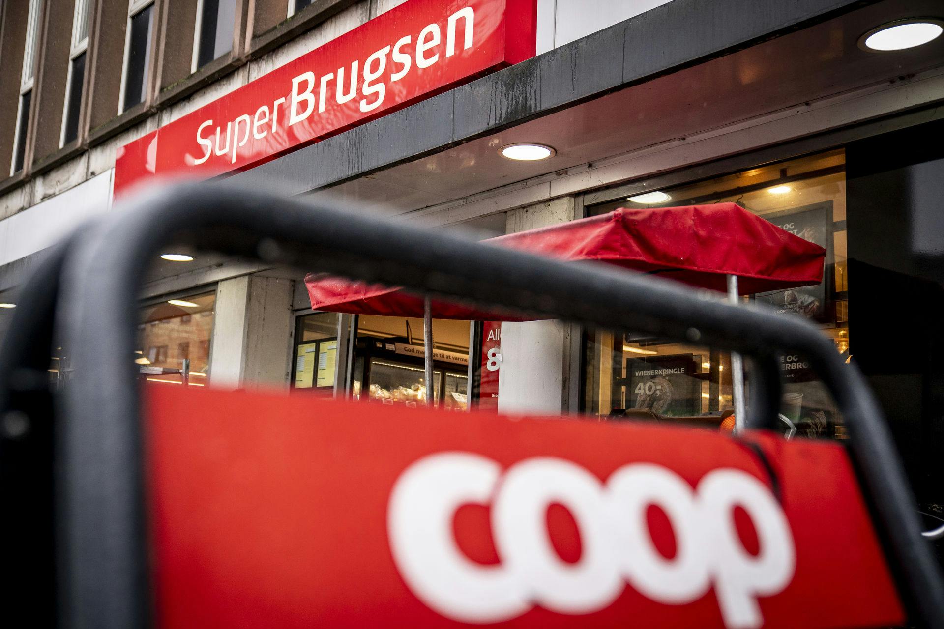 Det skræmmer ikke Coop, der blandt andet står bag SuperBrugsen, at chokoladefirmaet sælger løs i Rusland.