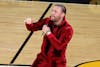 Conor McGregor fik en lidt uheldig hovedrolle, da han indtog gulvet i pausen af NBA-finalekampen mellem Miami Heat og Denver Nuggets.&nbsp;
