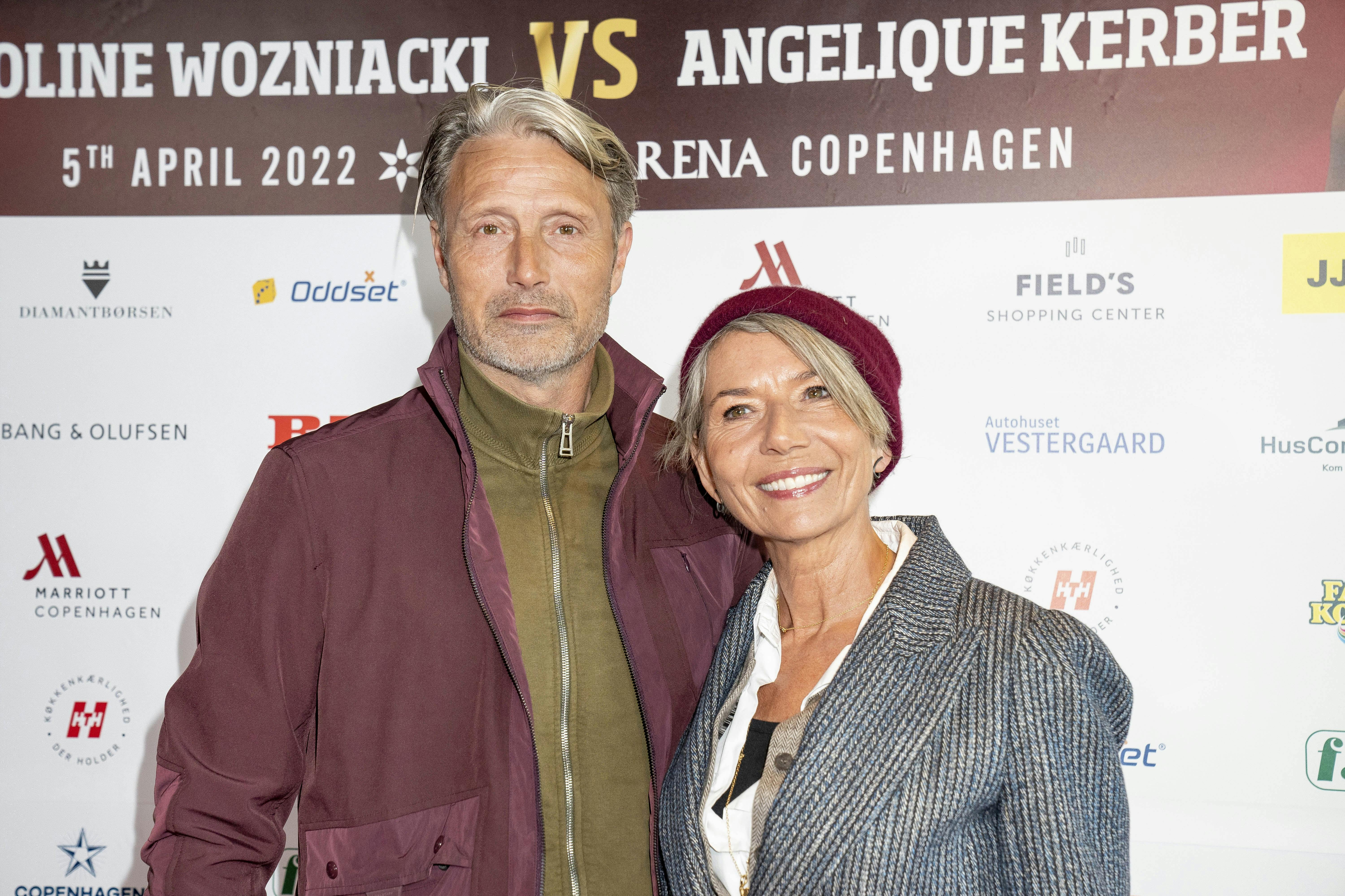 Mads Mikkelsen og hans hustru Hanne Jacobsen har millioner af gode grunde til at smile bredt.&nbsp;
