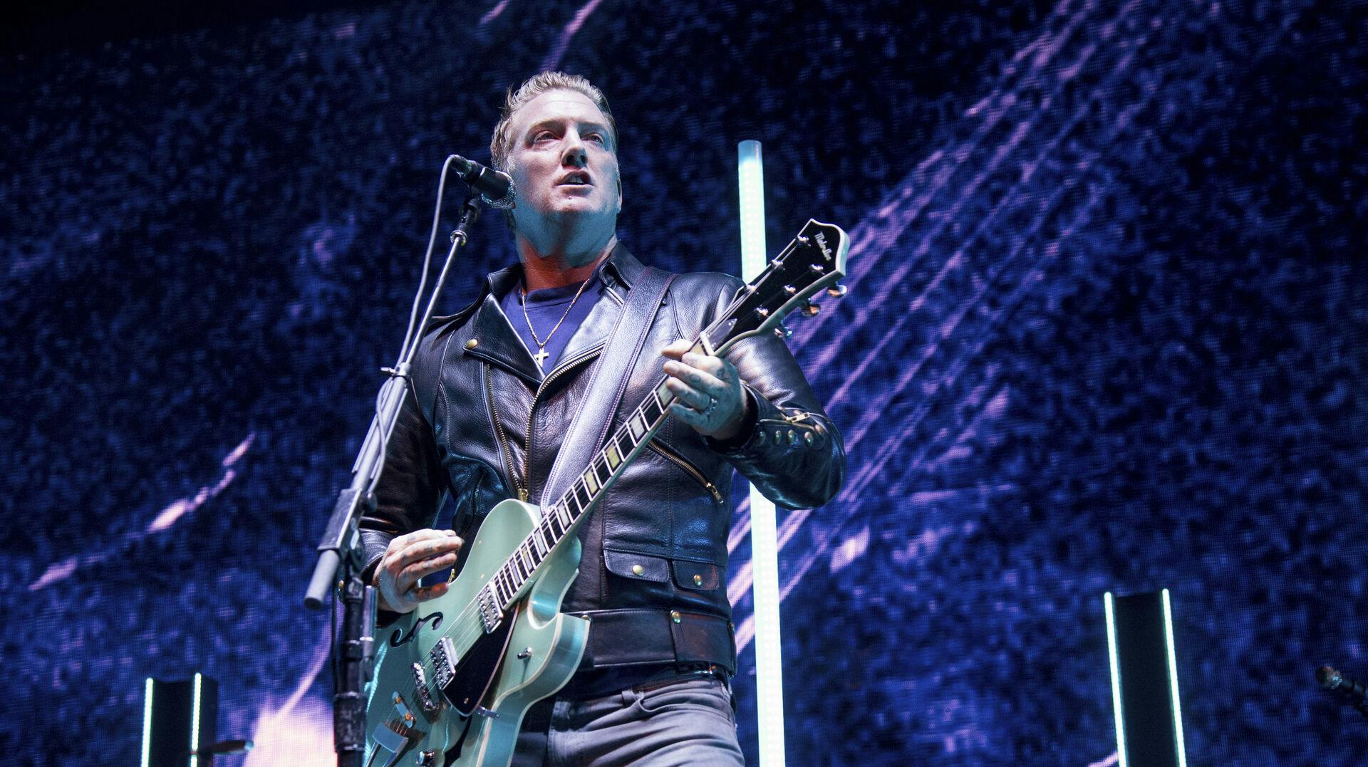 Josh Homme fra Queens of the Stone Age fortæller, at han har haft kræft.