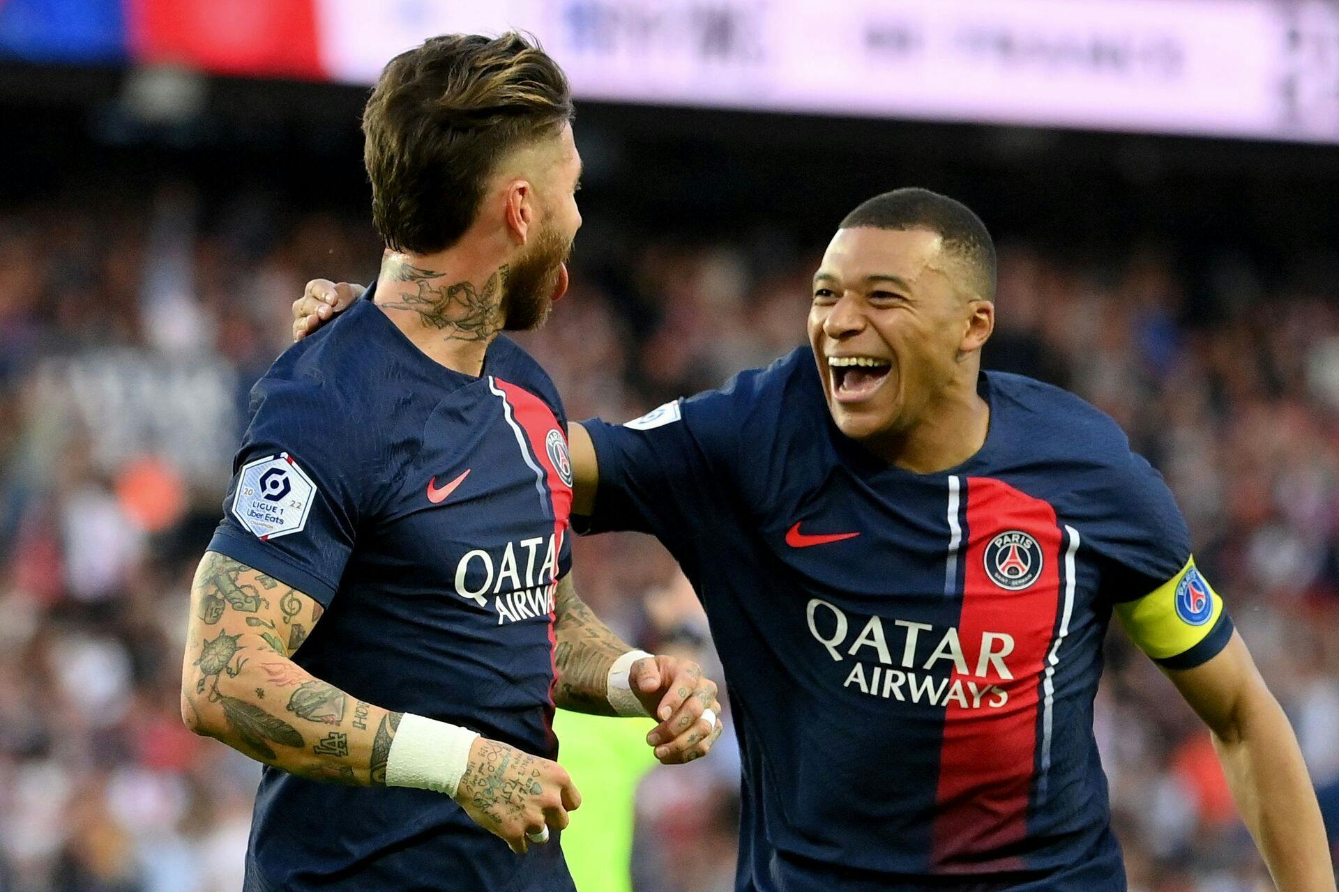 Holdkammeraten Sergio Ramos (tv) har allerede meddelt, at hans tid i Paris er forbi efter denne sæson.