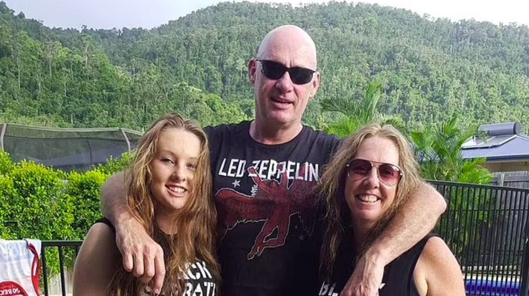 En mand har mistet både sin hustru, Nadene 'Nads' McBride, og sin datter, Kyah McBride, i den forfærdelige ulykke. 