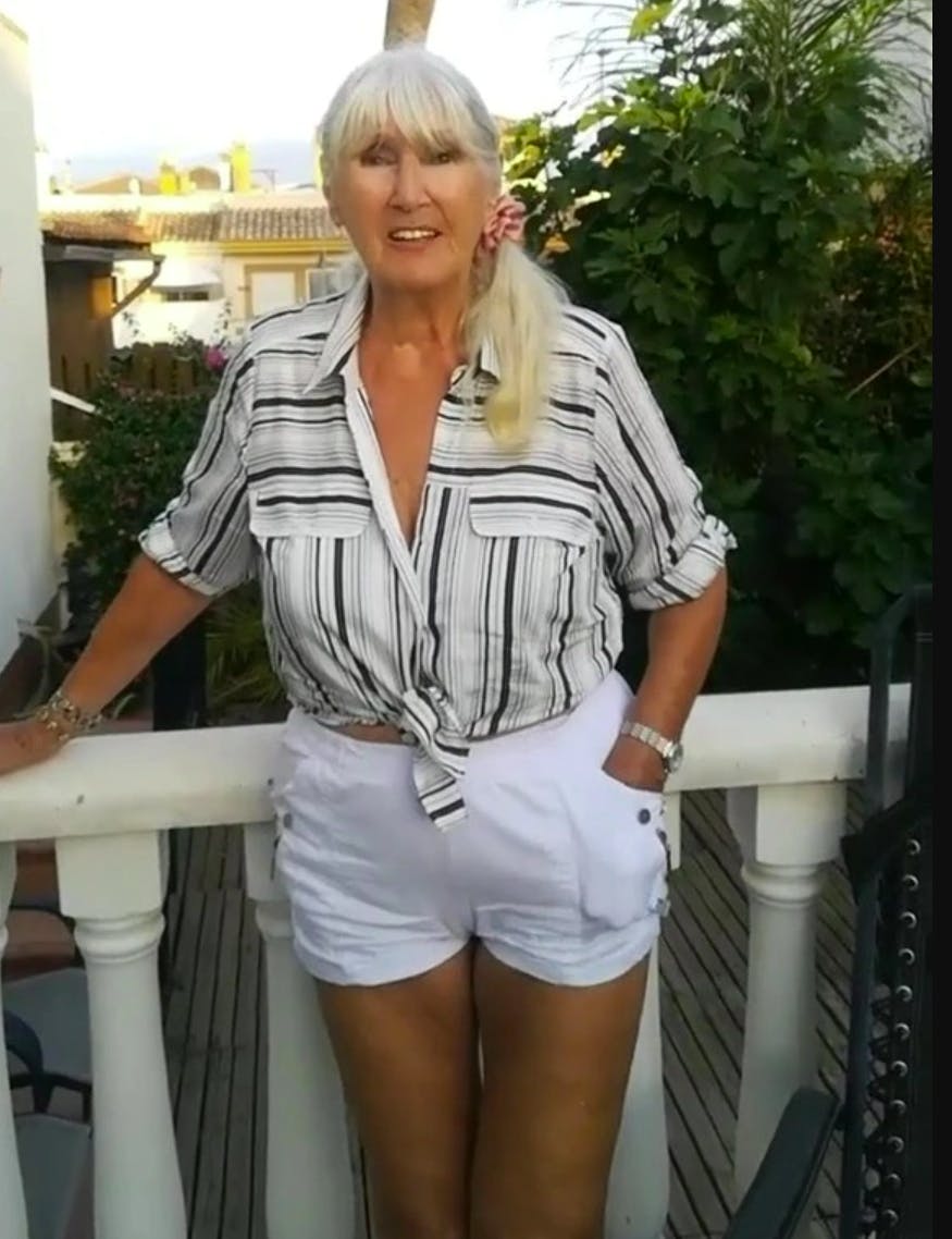 Joan ligner bestemt ikke, at hun ER fyldt 92 år.