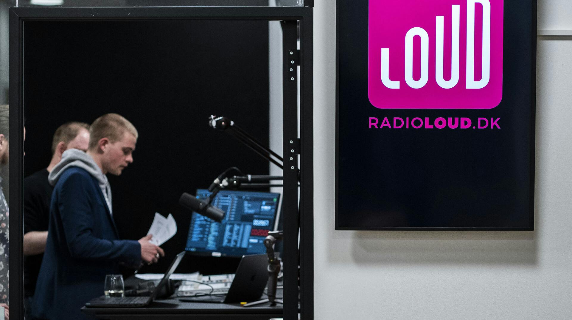 24syv hed oprindeligt Radio Loud. Den havde sin første sendedag 1. april 2020 og dets primære lyttergruppe er 15-32-årige.
