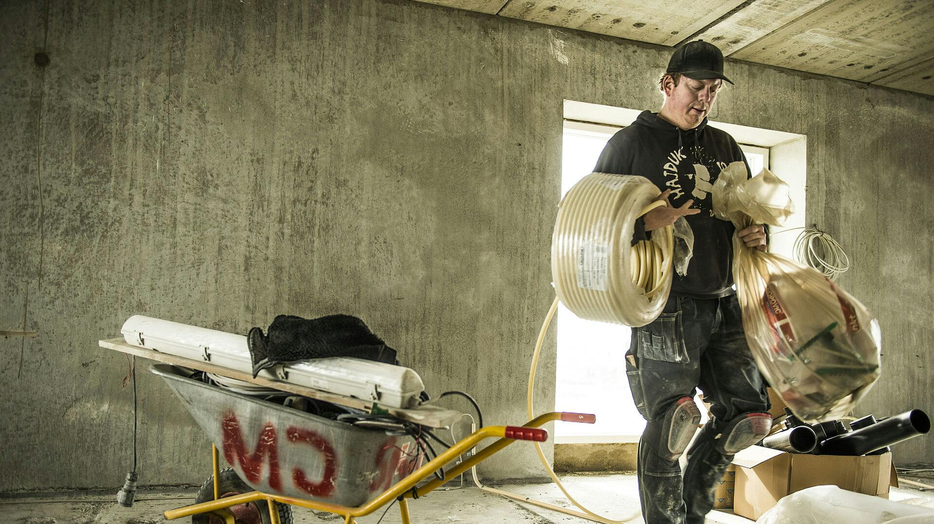 De to fiktive ansøgere sendte deres ansøgninger med to timers mellemrum, men fik to vidt forskellige svar. 