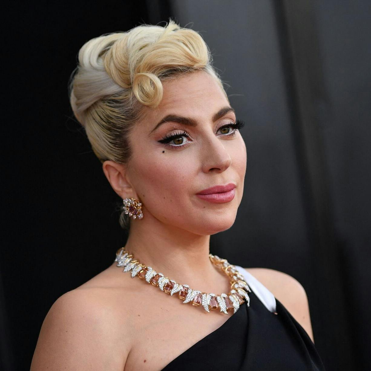 Fans mener ikke, at Lady Gaga har timet sin seneste reklame super godt.