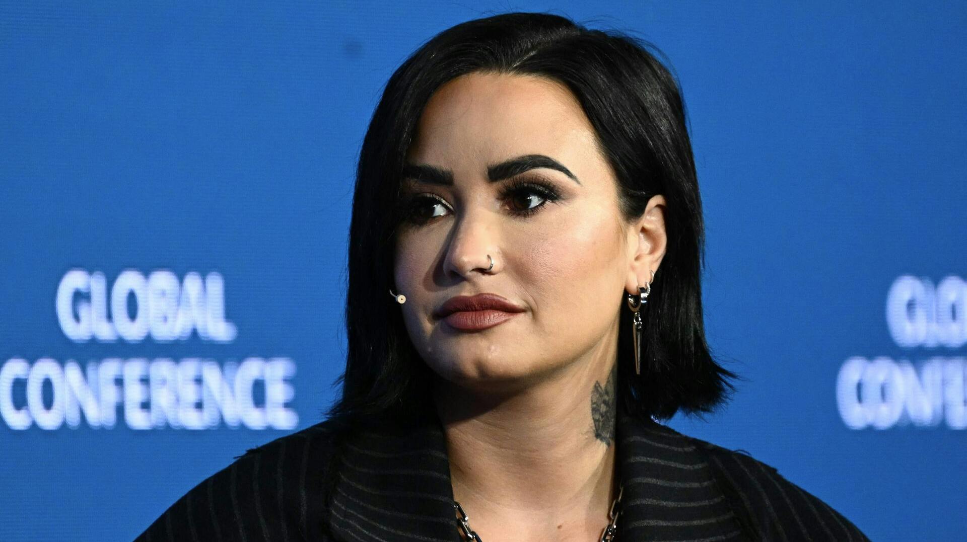 Demi Lovato har givet op og er tilbage til sine oprindelige pronominer.