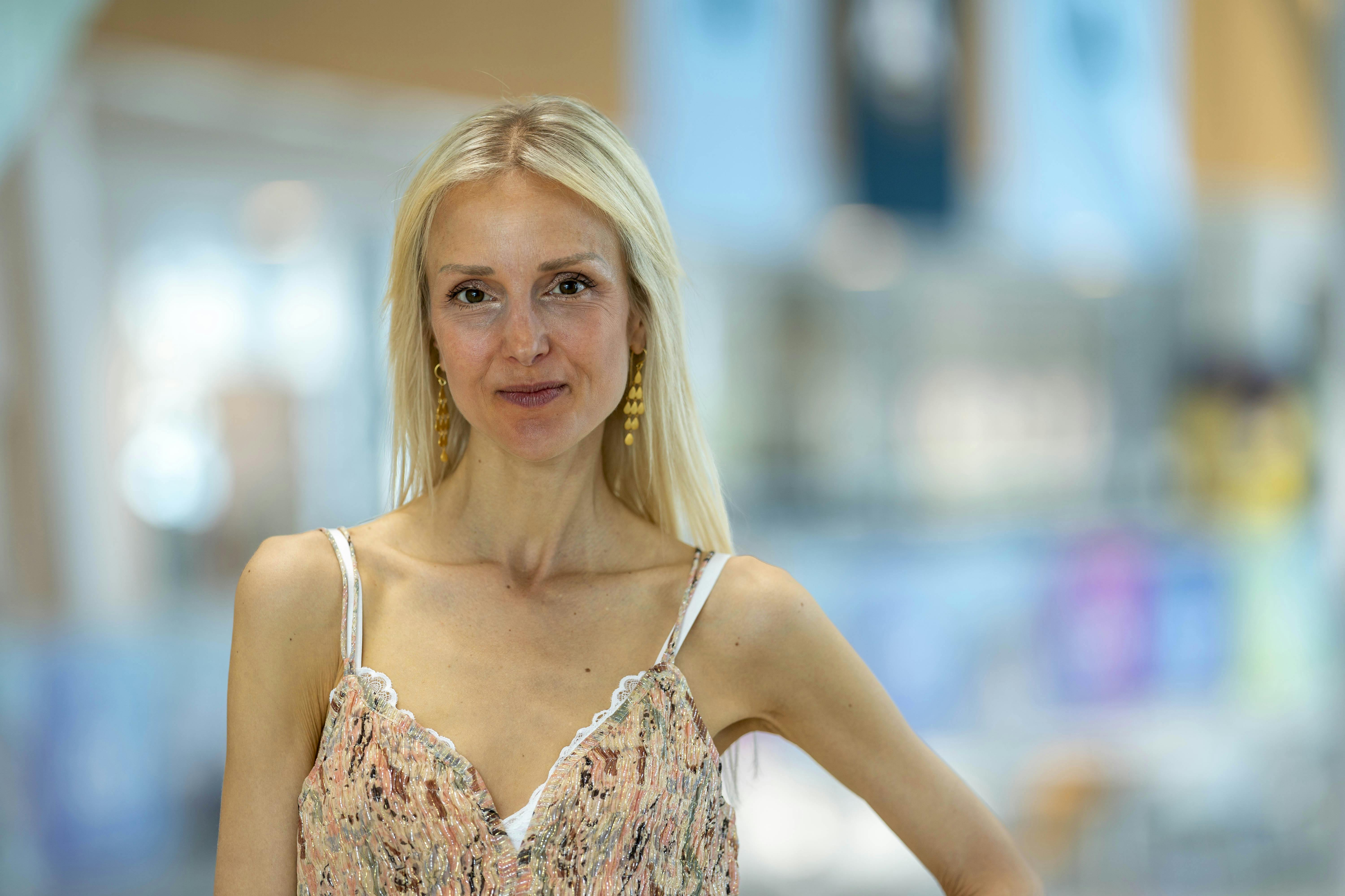 Mai Manniche fortæller, at skriveprocessen har været både healende og hård.