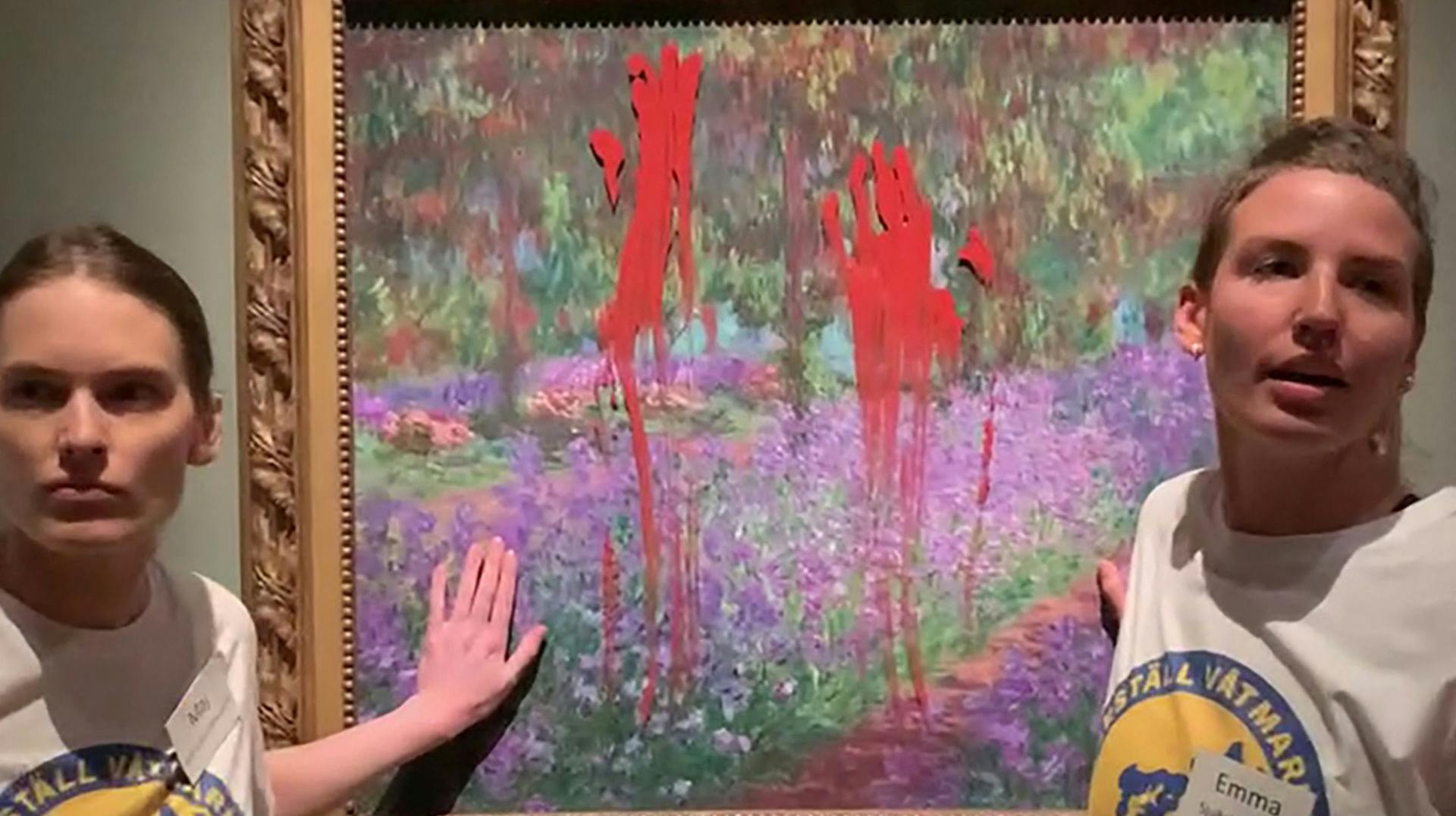 To kvinder er anholdt, efter de kastede maling på et Monet-maleri.