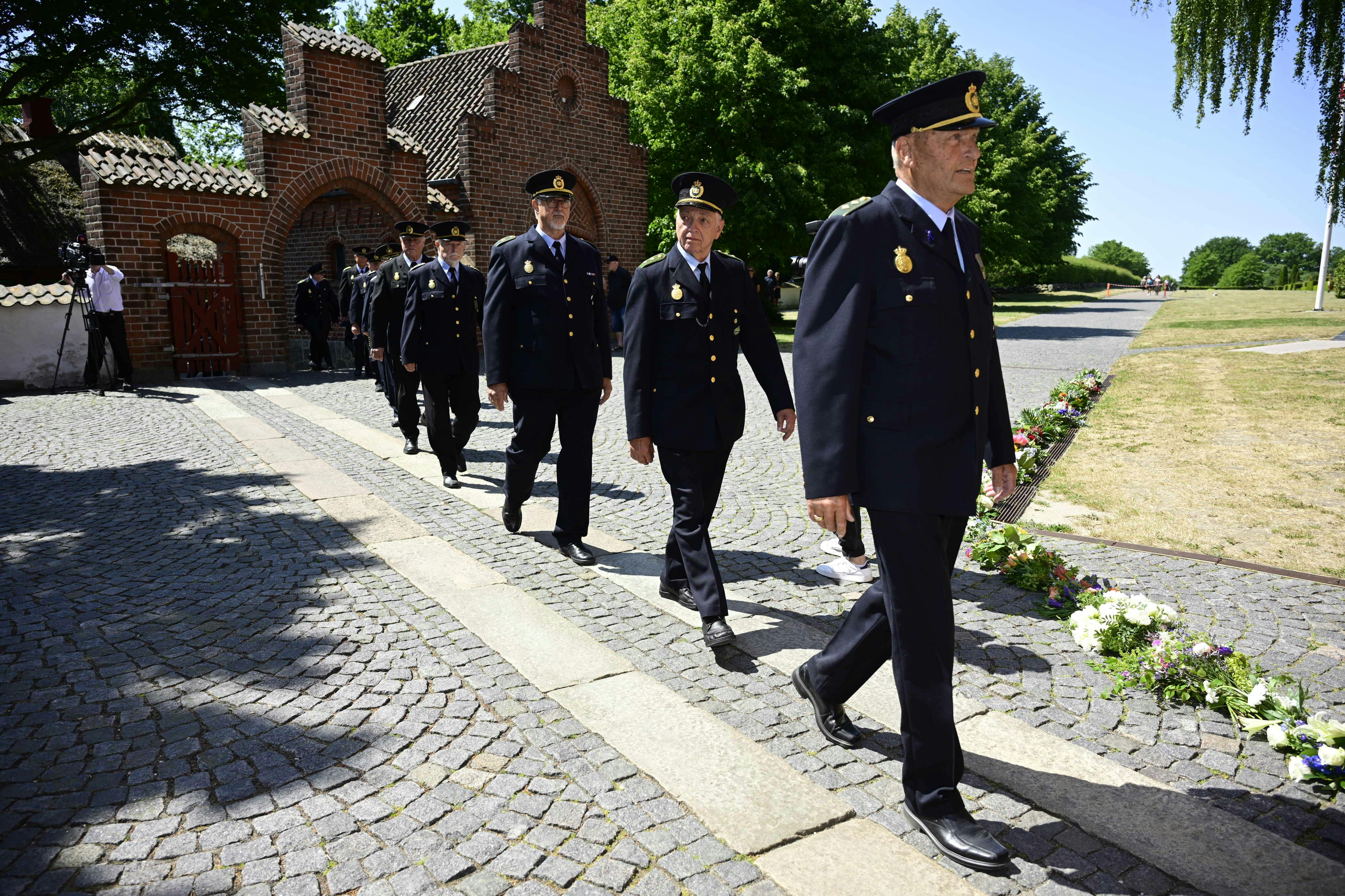 En gruppe pensionerede politibetjente spiller en helt speciel rolle til Peter Bellis begravelse.&nbsp;