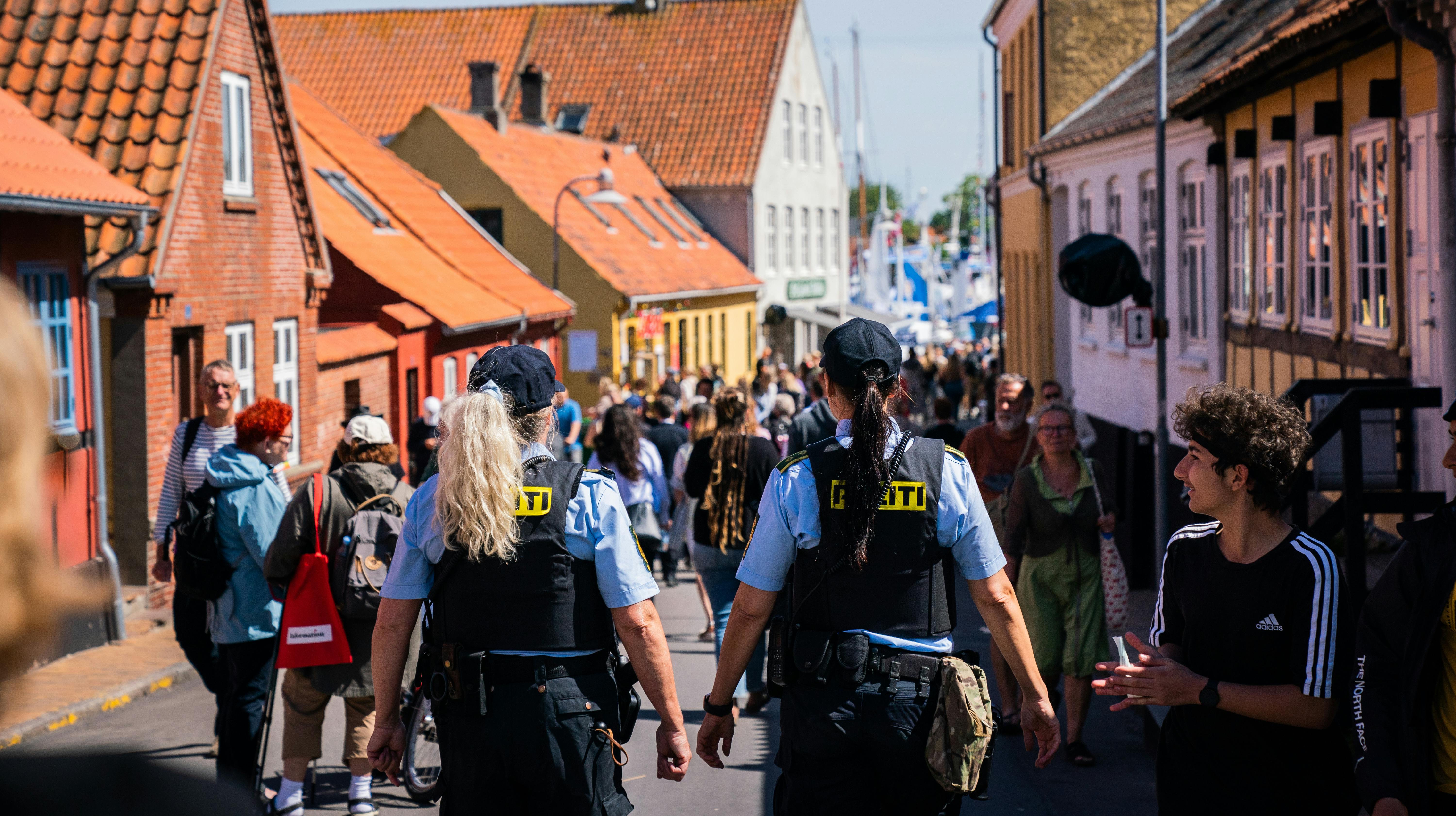 Folkemødet har taget sin begyndelse på solskinsøen