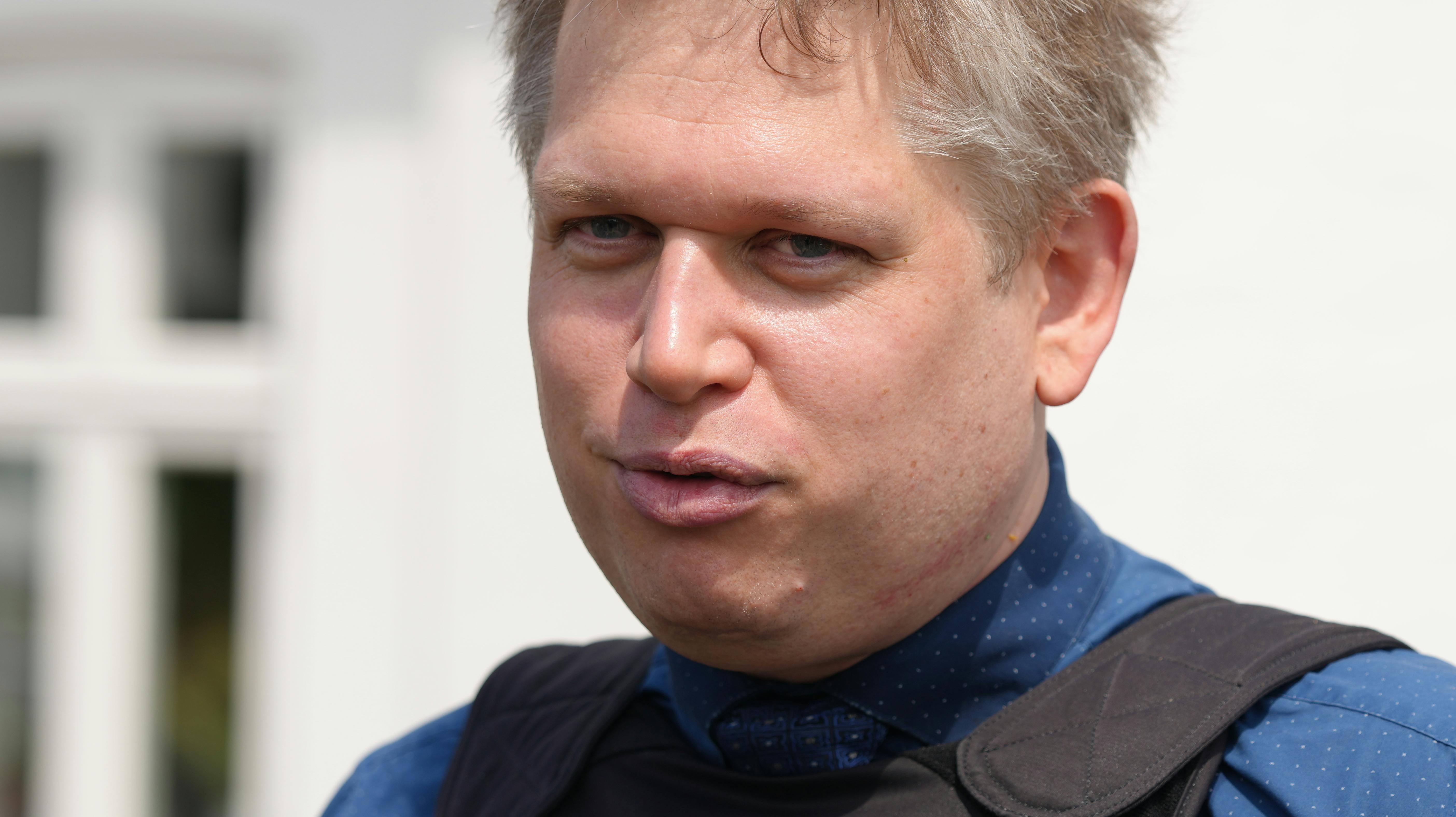 Rasmus Paludan må ikke deltage, men troppede alligevel op til Folkemødet. 