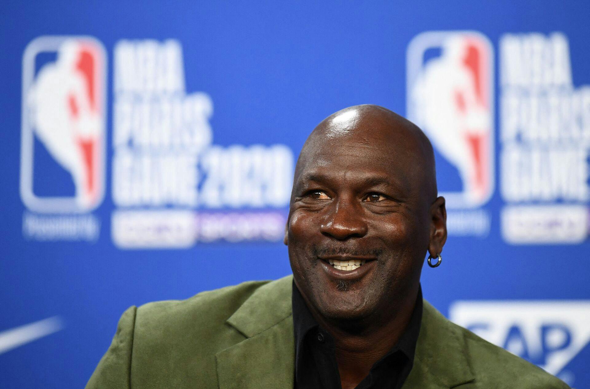 Michael Jordan sælger en stor del af sin ejerandel i basketballklub.