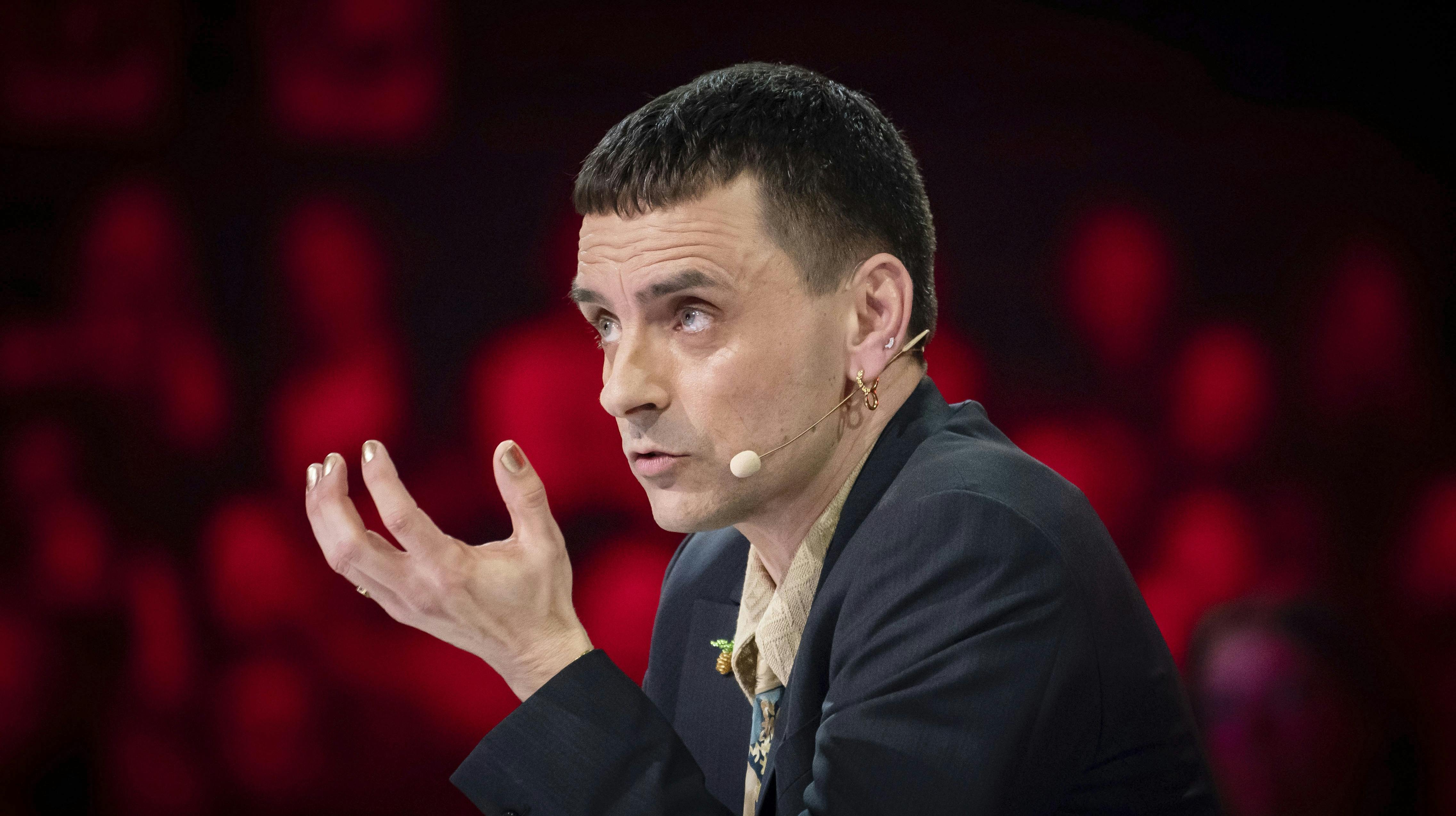 Simon Kvamm langer ud efter Mette Frederiksen.