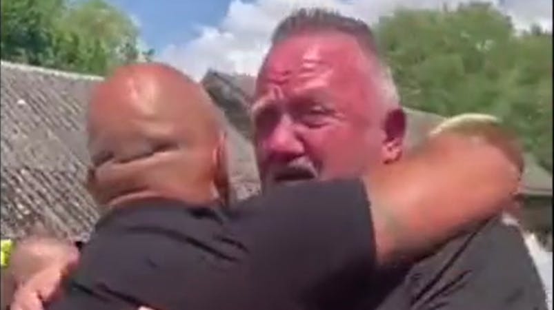 Gensynsglæden var stor, da de fremmødte til David Baertens begravelse fandt ud af, at han ikke var død alligevel.