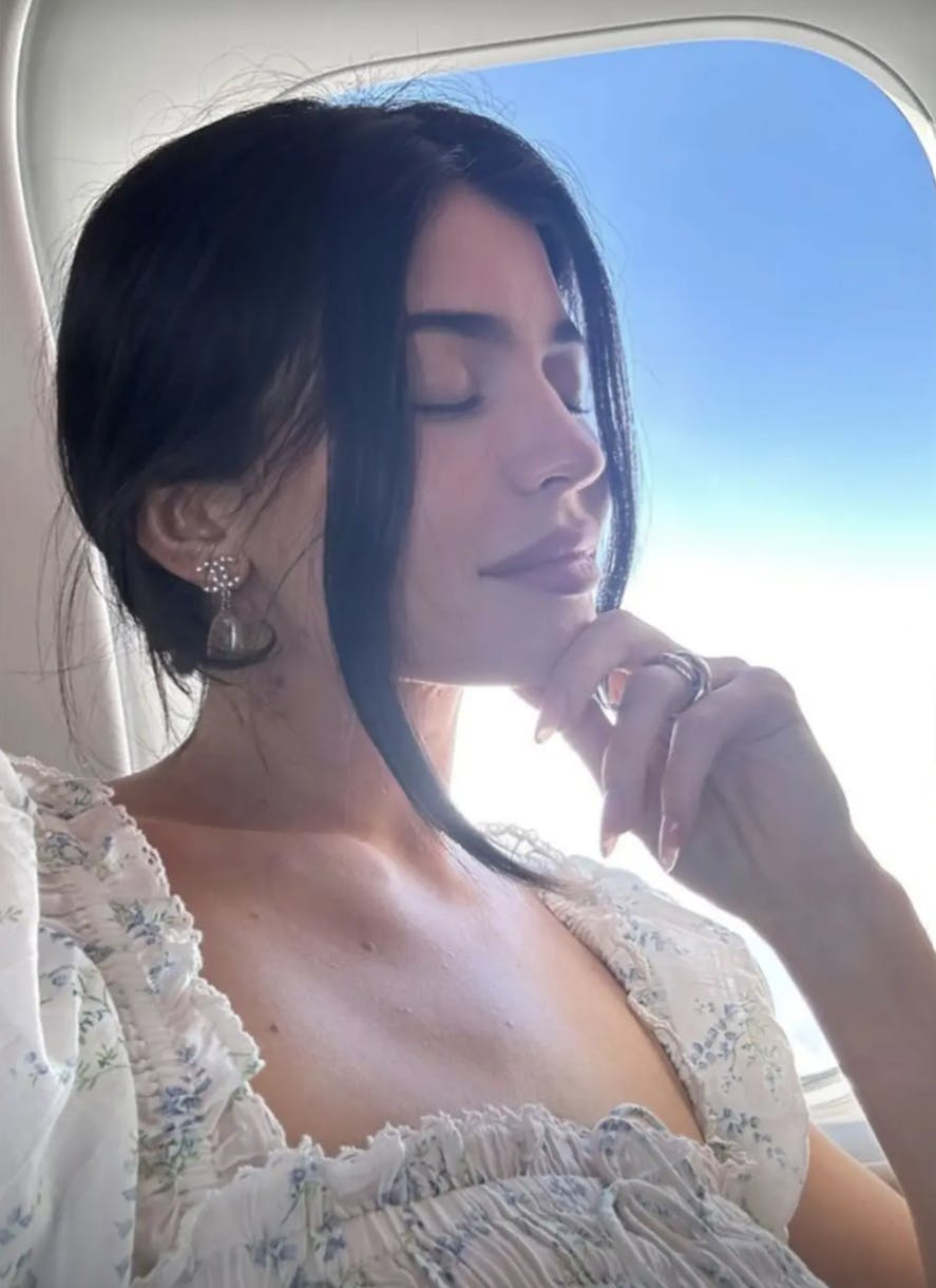 Har Kylie et kort øjeblik lige glemt at nærstudere billederne af sig selv?