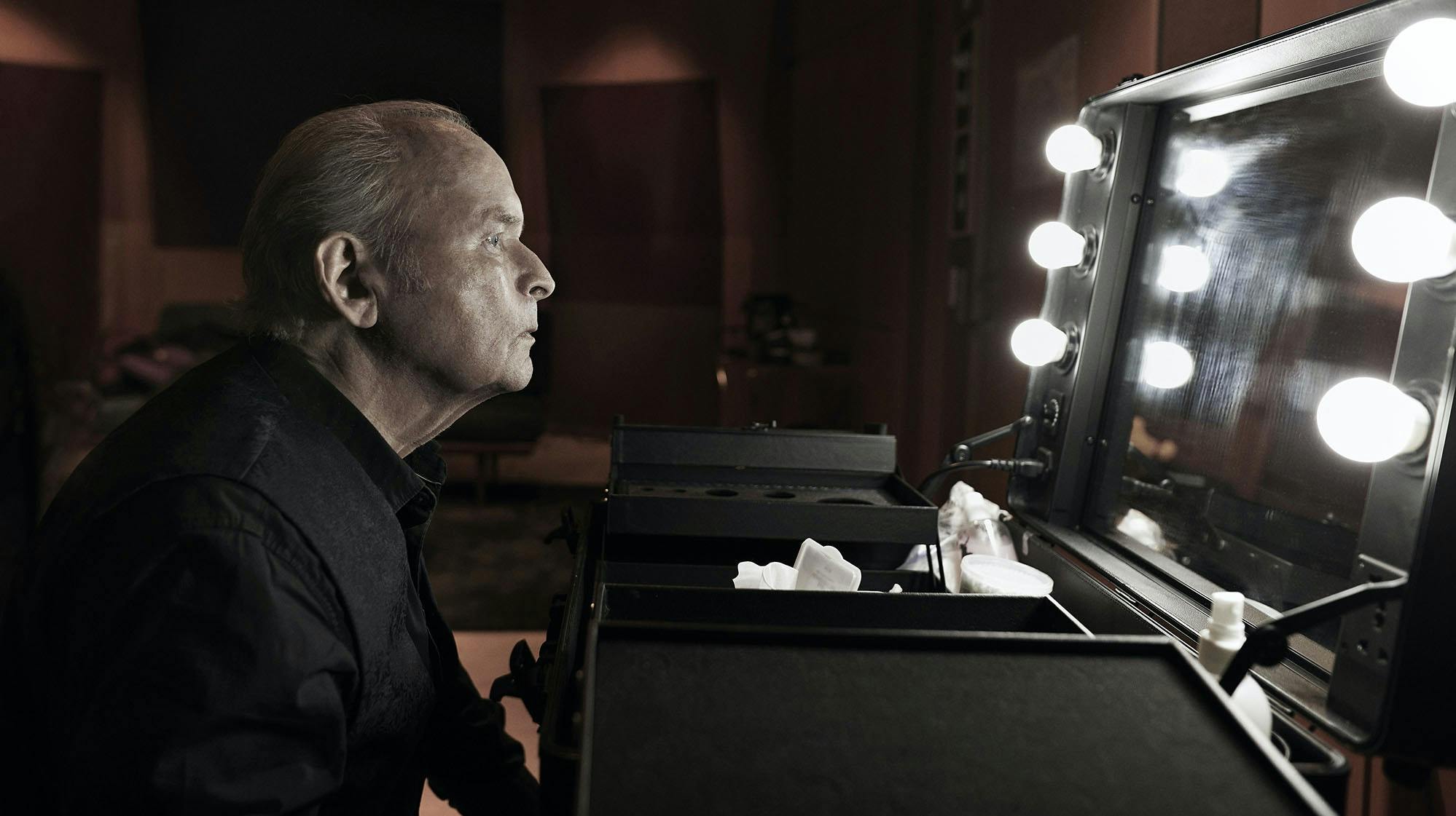 Rockstjernen fortæller hudløst ærligt om sin alkoholiserede stedfar i "Det sidste ord". 