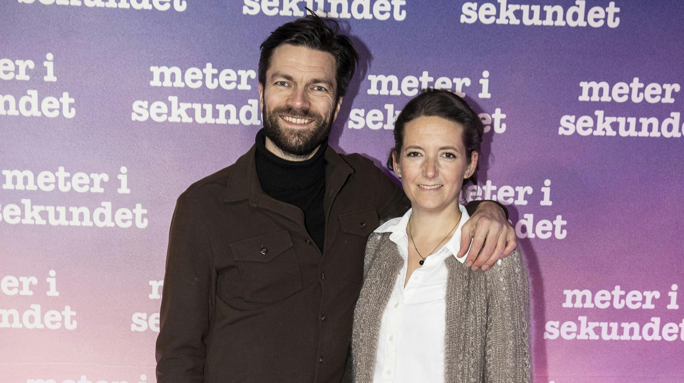 Thomas Skov, 37, er ikke bleg for at trække i hustruen Emilies tøj. 