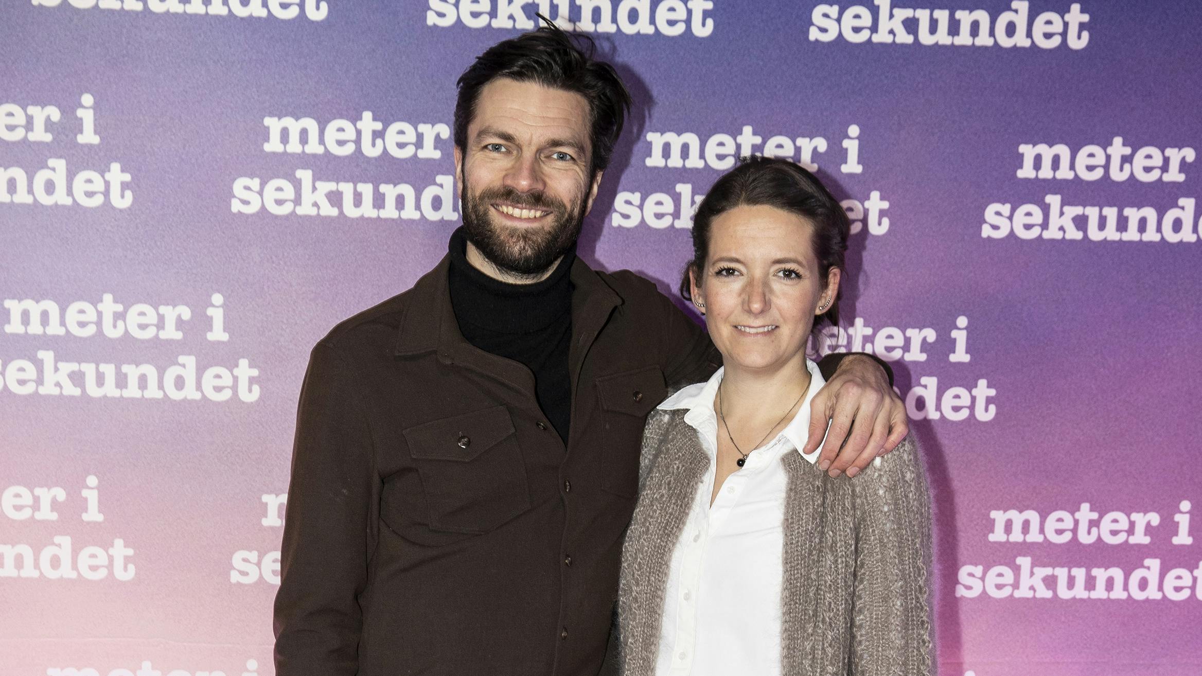 Thomas Skov, 37, er ikke bleg for at trække i hustruen Emilies tøj. 