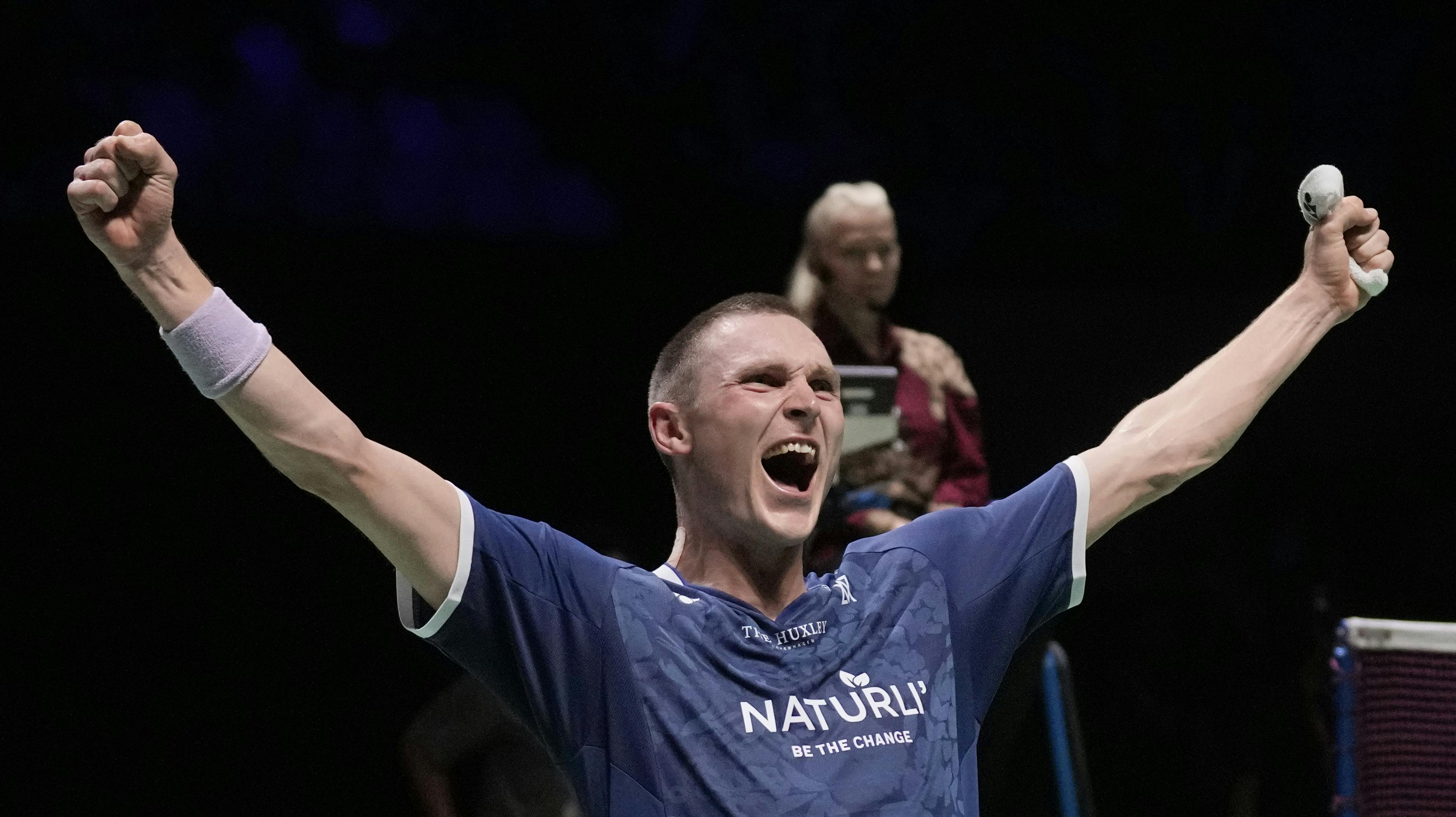 Viktor Axelsen har spillet forrygende badminton i denne uge i Indonesien, og søndag endte det med dansk finalesejr. -