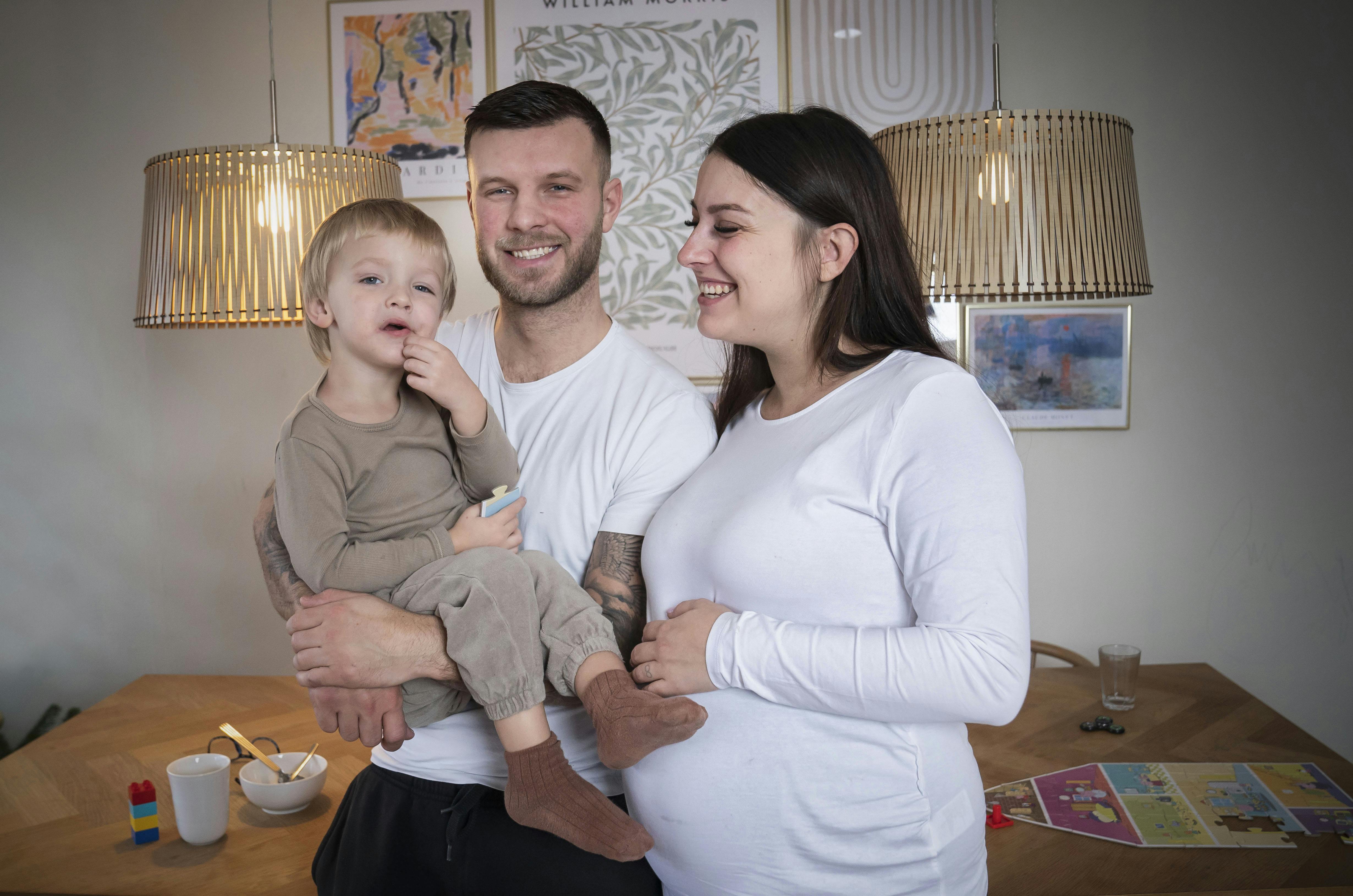 Her ses Maria, Daniel og Louie fra "Årgang 20", da lillesøster stadig lå i maven.&nbsp;
