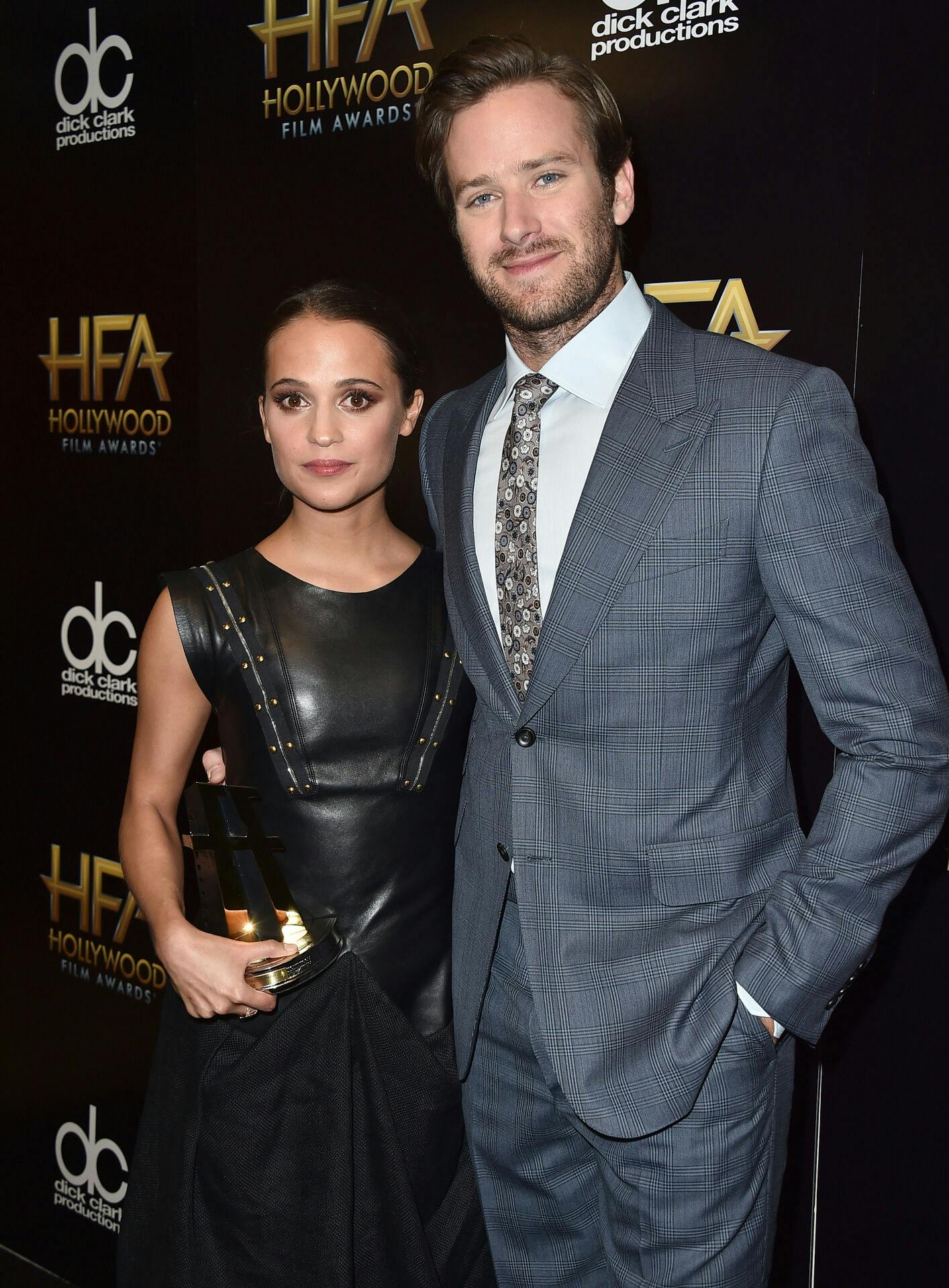 Alicia Vikander og Armie Hammer fotograferet sammen til Hollywood Film Awards i 2015.