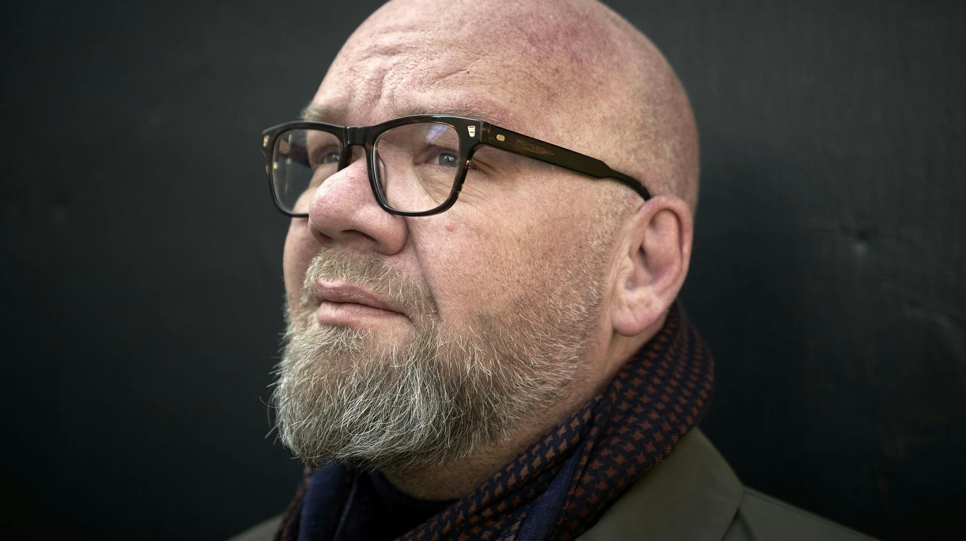 Lars Hjortshøj har udgivet bogen "Halvt fuldendt - tanker fra et umage venskab" sammen med sin ven Benjamin Koppel. 