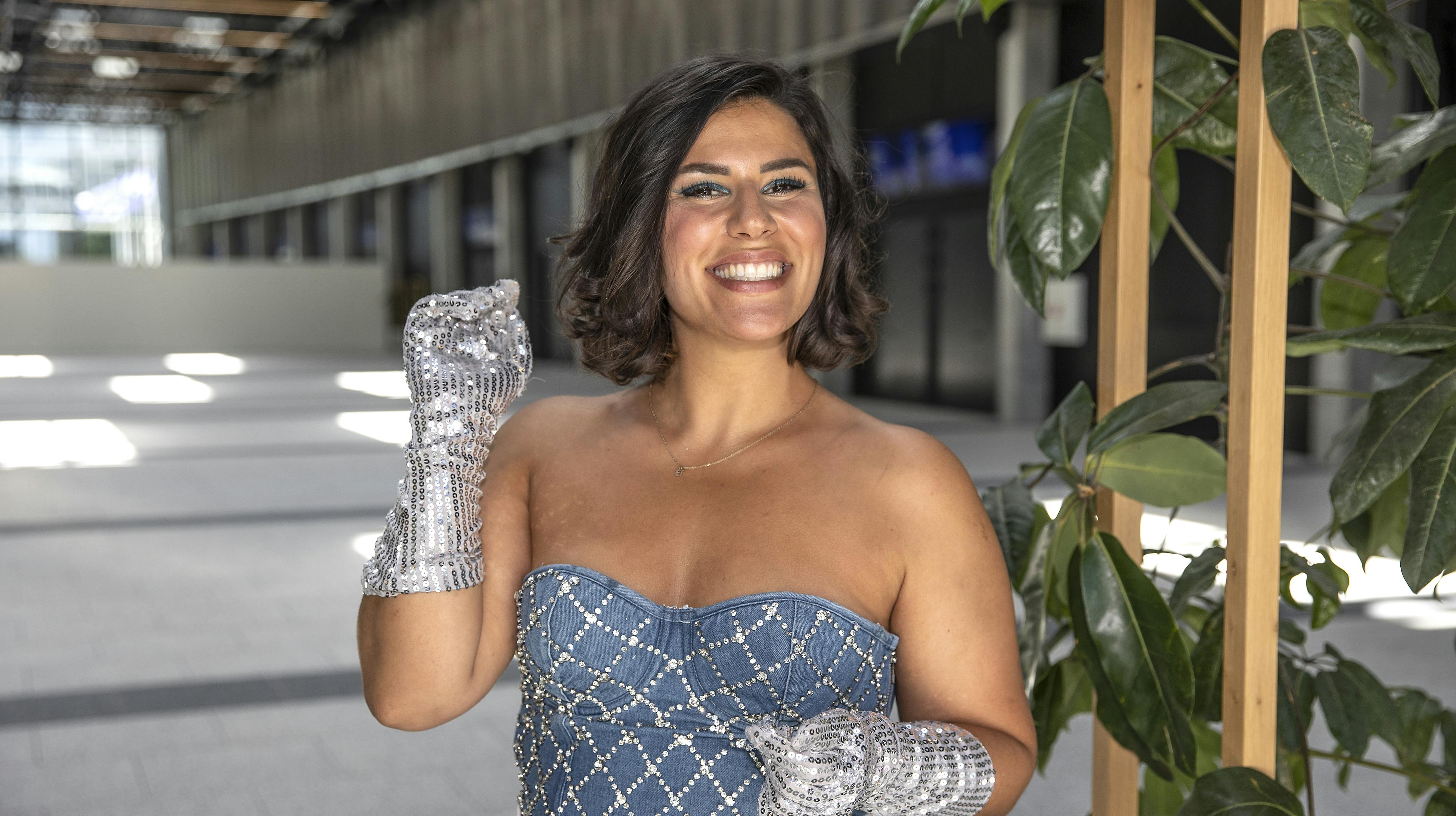 Altid storsmilende Jasmin Gabay fik for nylig fikset fortrinene - og hun er yderst begejstret for resultatet. 